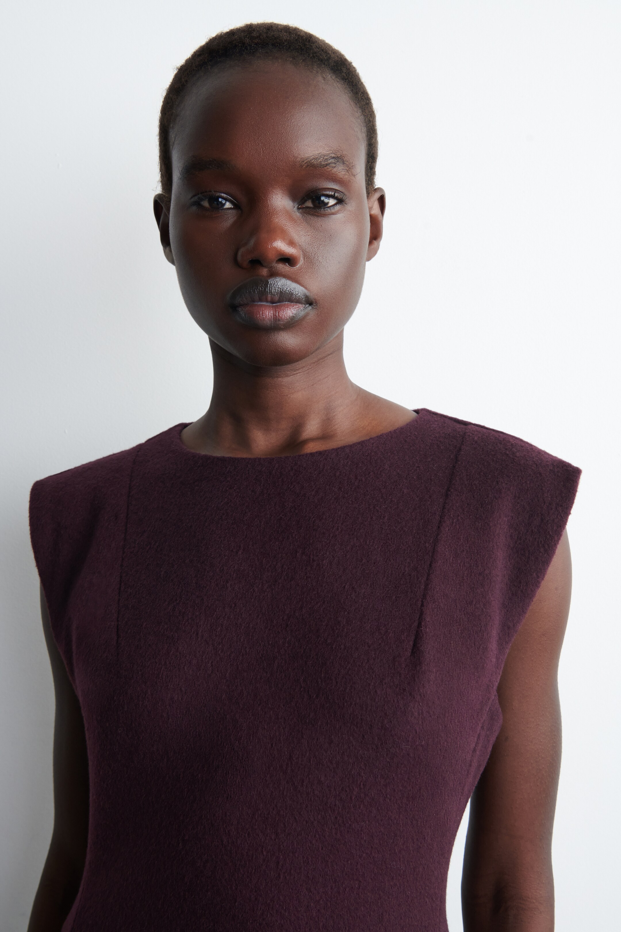 Zobrazit větší obrázek: SCULPTED BRUSHED-WOOL MIDI DRESS - BURGUNDY - ŽENY | H&M CZ 7