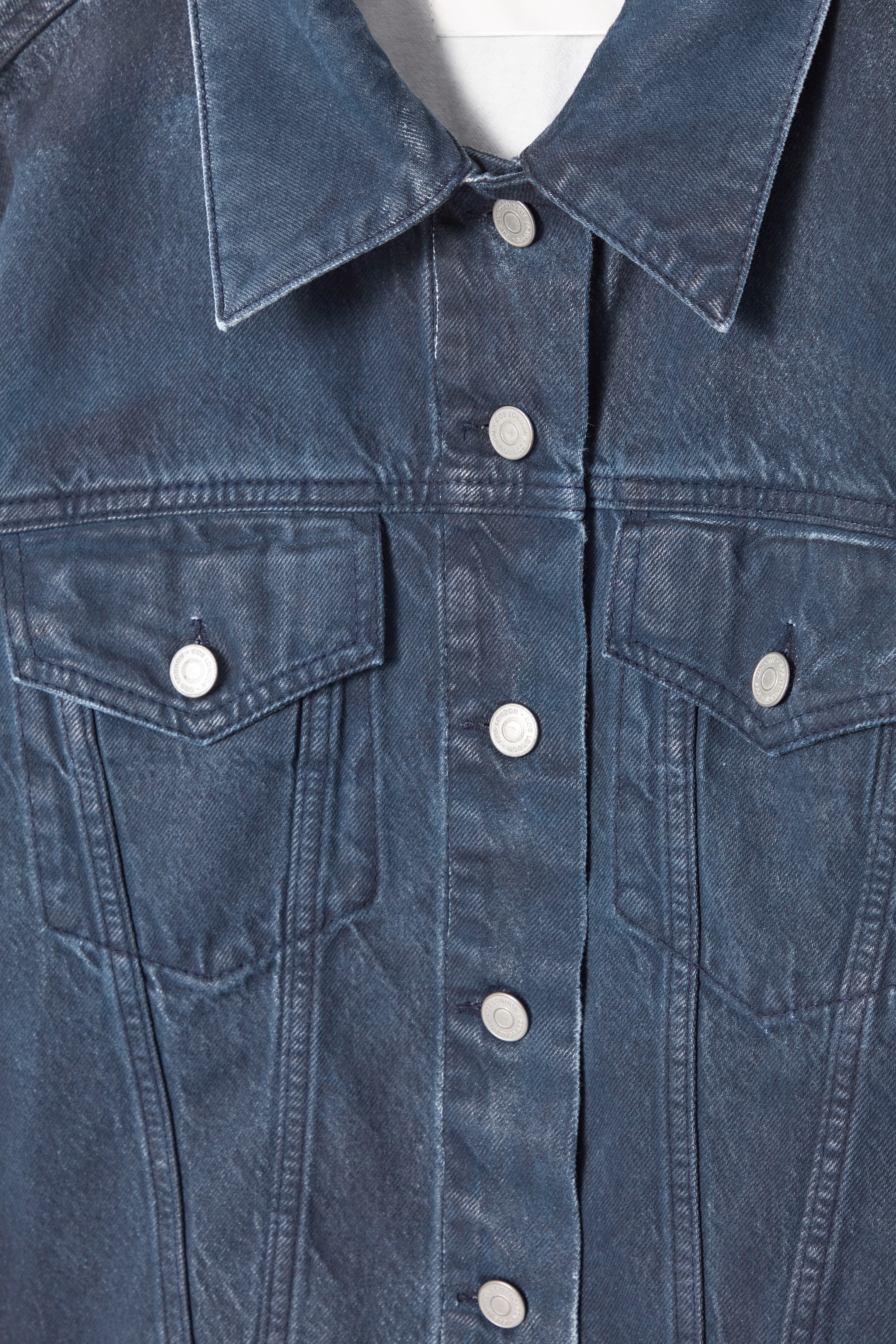 Grösseres Bild ansehen: SPRÜHGEFÄRBTE JEANSJACKE - Dunkelblau - DAMEN | H&M CH 2