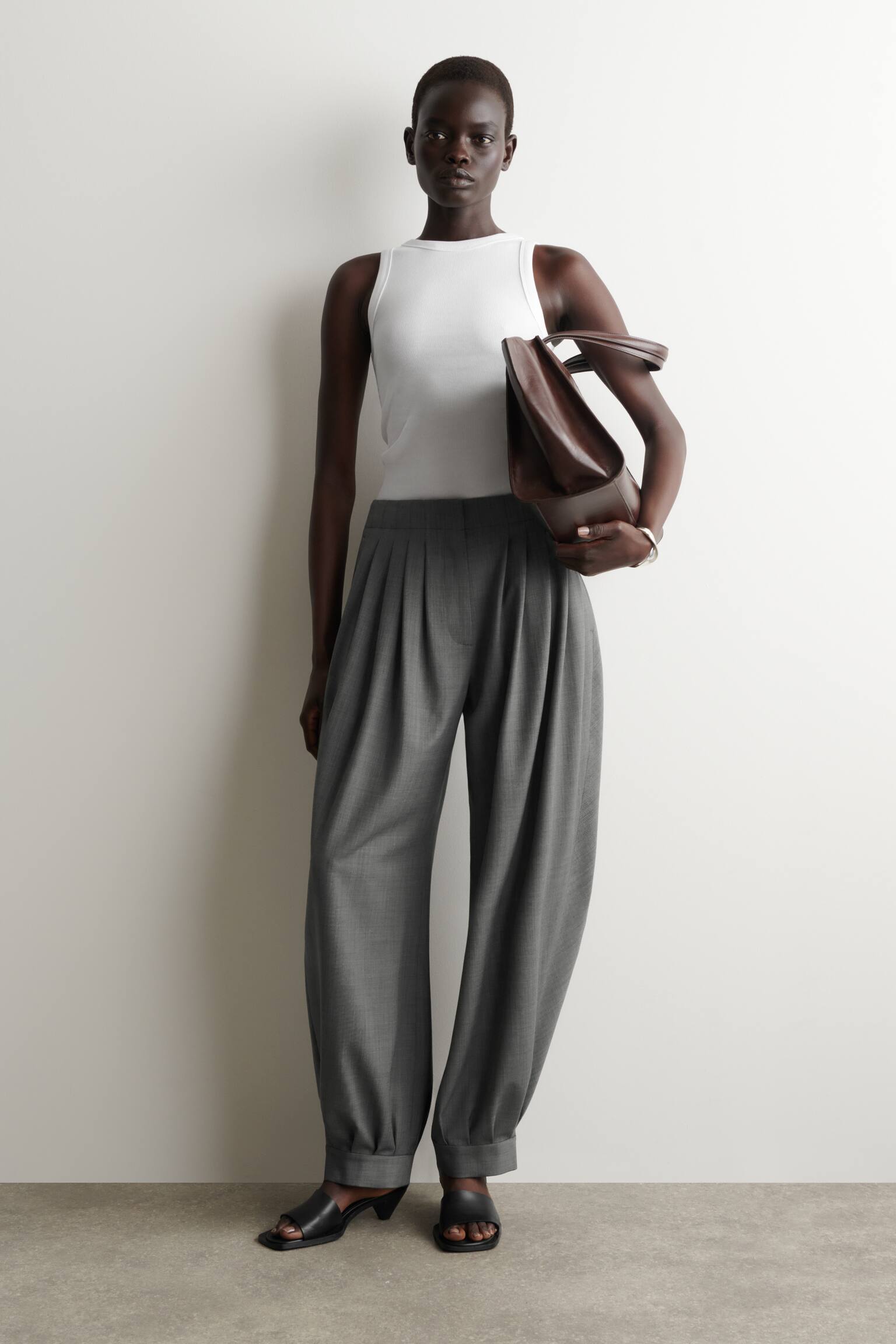 REBROVANÉ BAVLNENÉ TIELKO - BIELA/TMAVOŠEDÁ MELÍR - 4