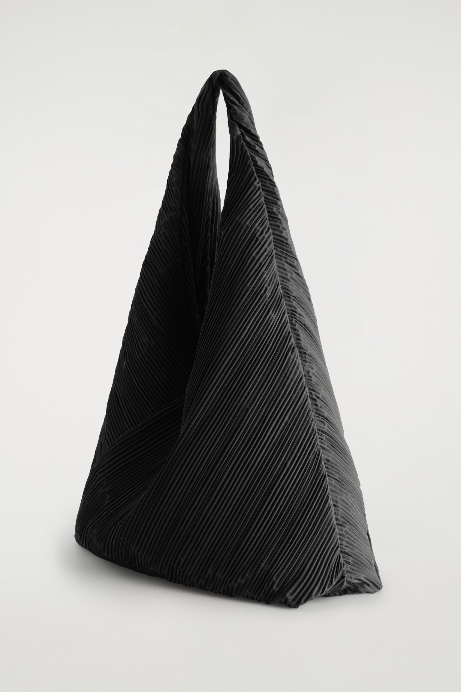 BORSA A SPALLA SCULTUREA IN TESSUTO PLISSÉ - NERO - 4