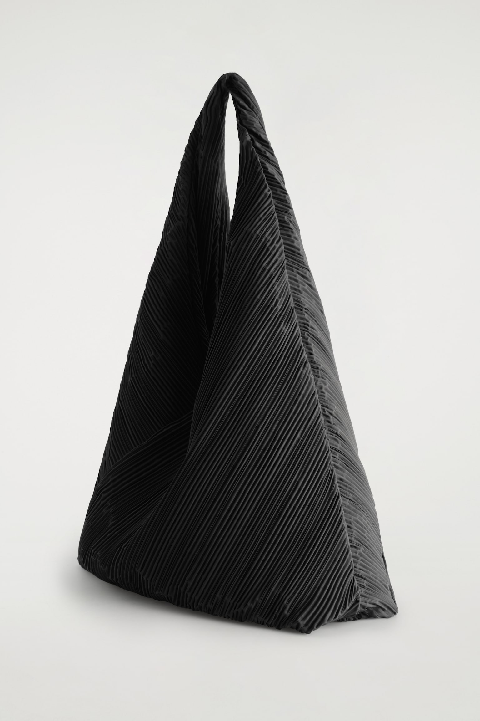 SCULPTURAL SHOULDER BAG – PLISSÉ - BLACK - 5