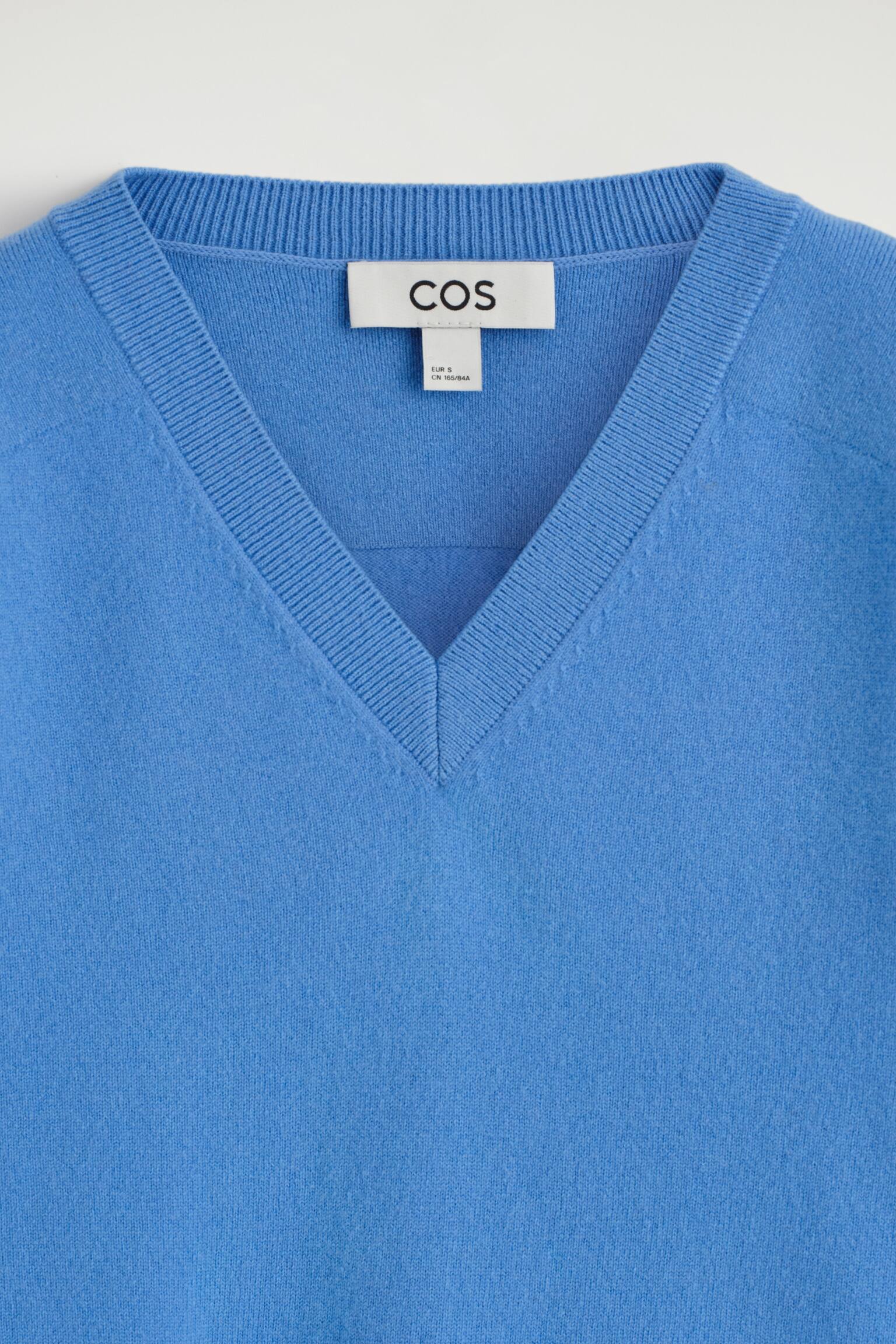 MERINO WOOL V-NECK JUMPER - BLUE - 6