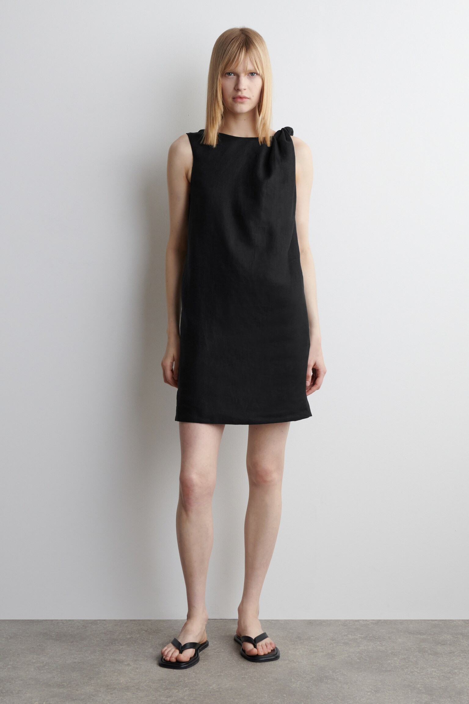 ABITO MINI IN LINO CON DETTAGLIO RITORTO - NERO/GIALLO BURRO