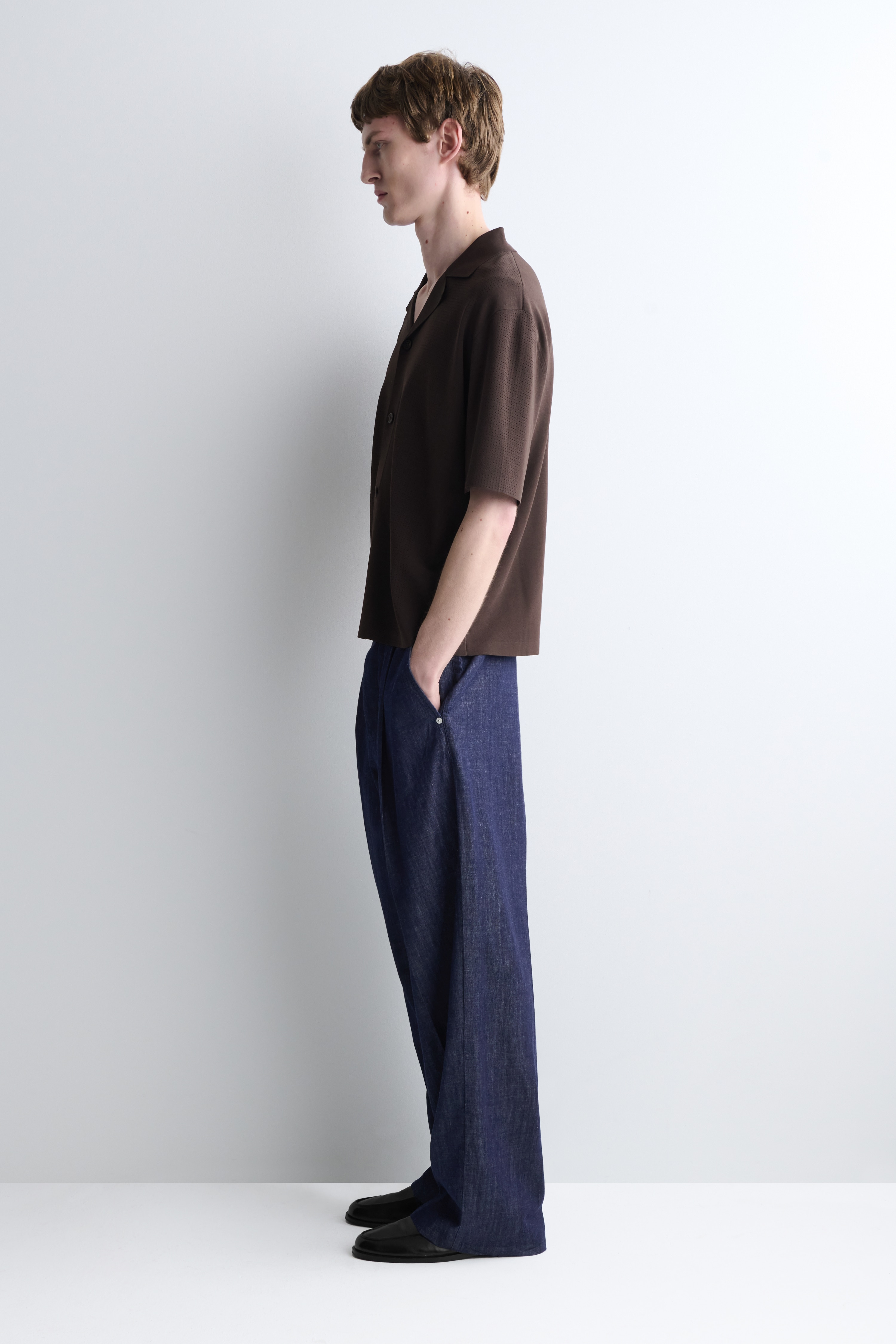 PERFORATED KNITTED SHORT-SLEEVED SHIRT