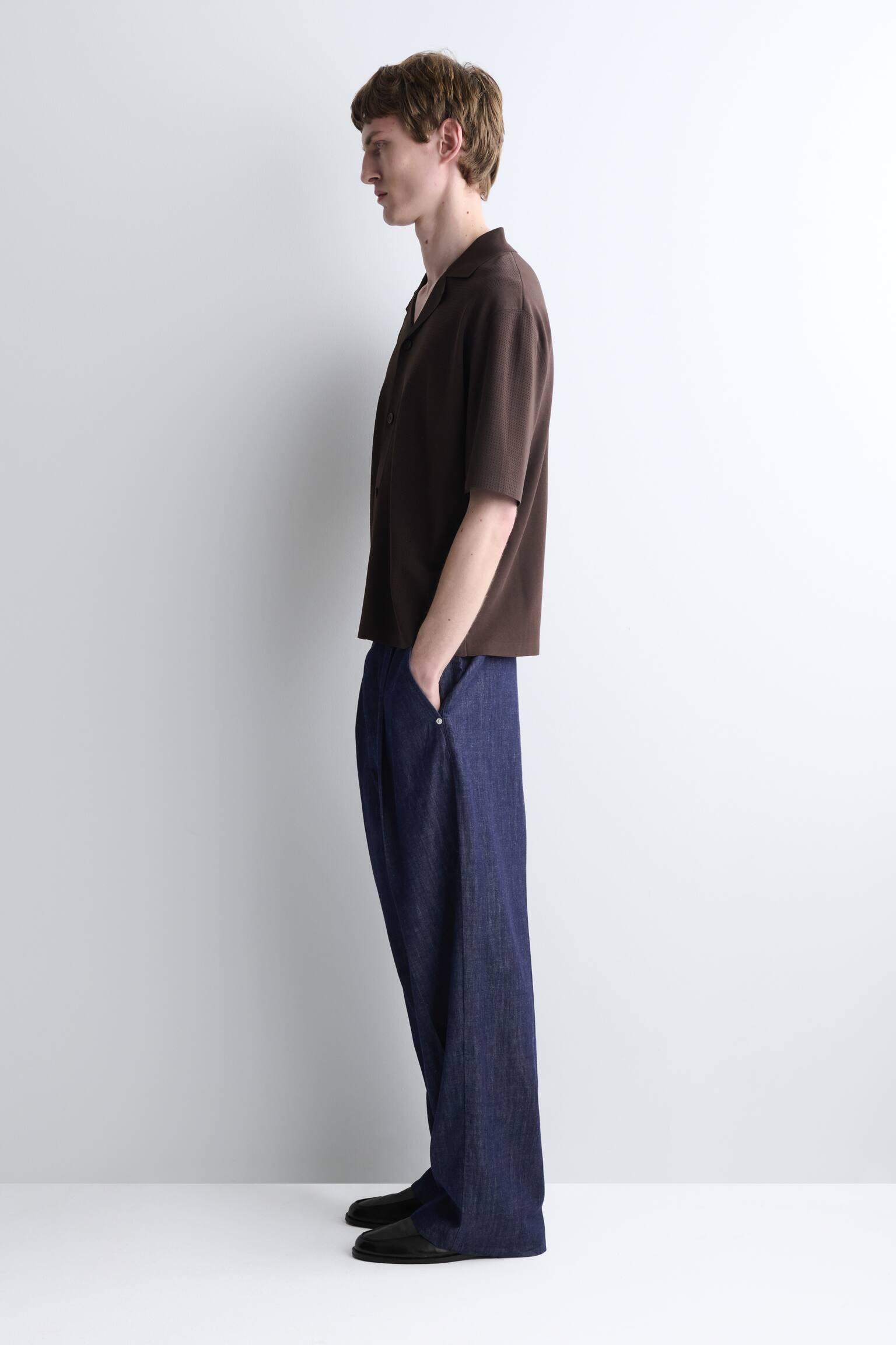 PERFORATED KNITTED SHORT-SLEEVED SHIRT - DARK BROWN - 4