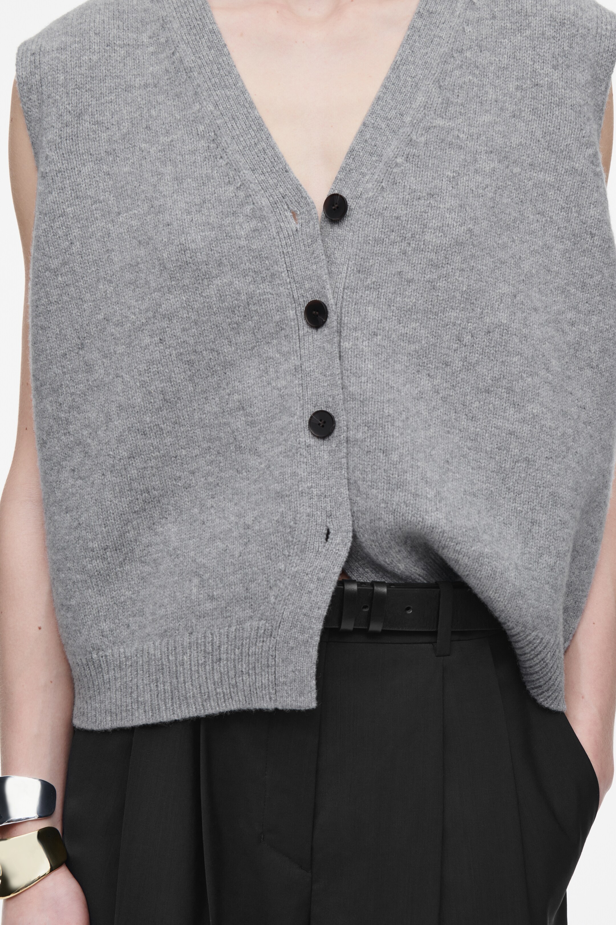 Größeres Bild ansehen: WESTE AUS MERINOWOLLE MIT V-AUSSCHNITT - GRAU MELIERT - Ladies | H&M DE 3