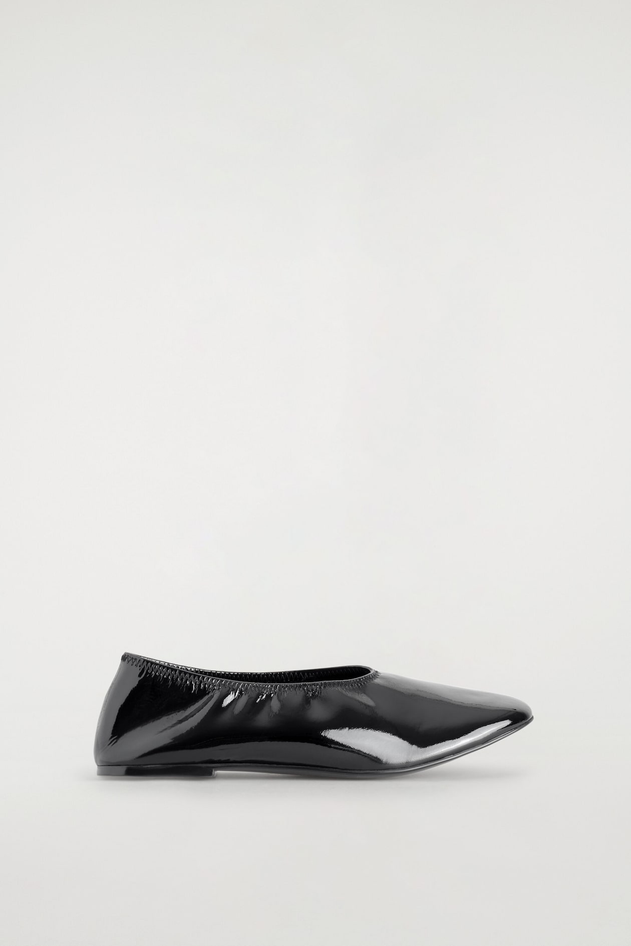 MINIMAL PATENT LEATHER BALLET FLATS — BLACK