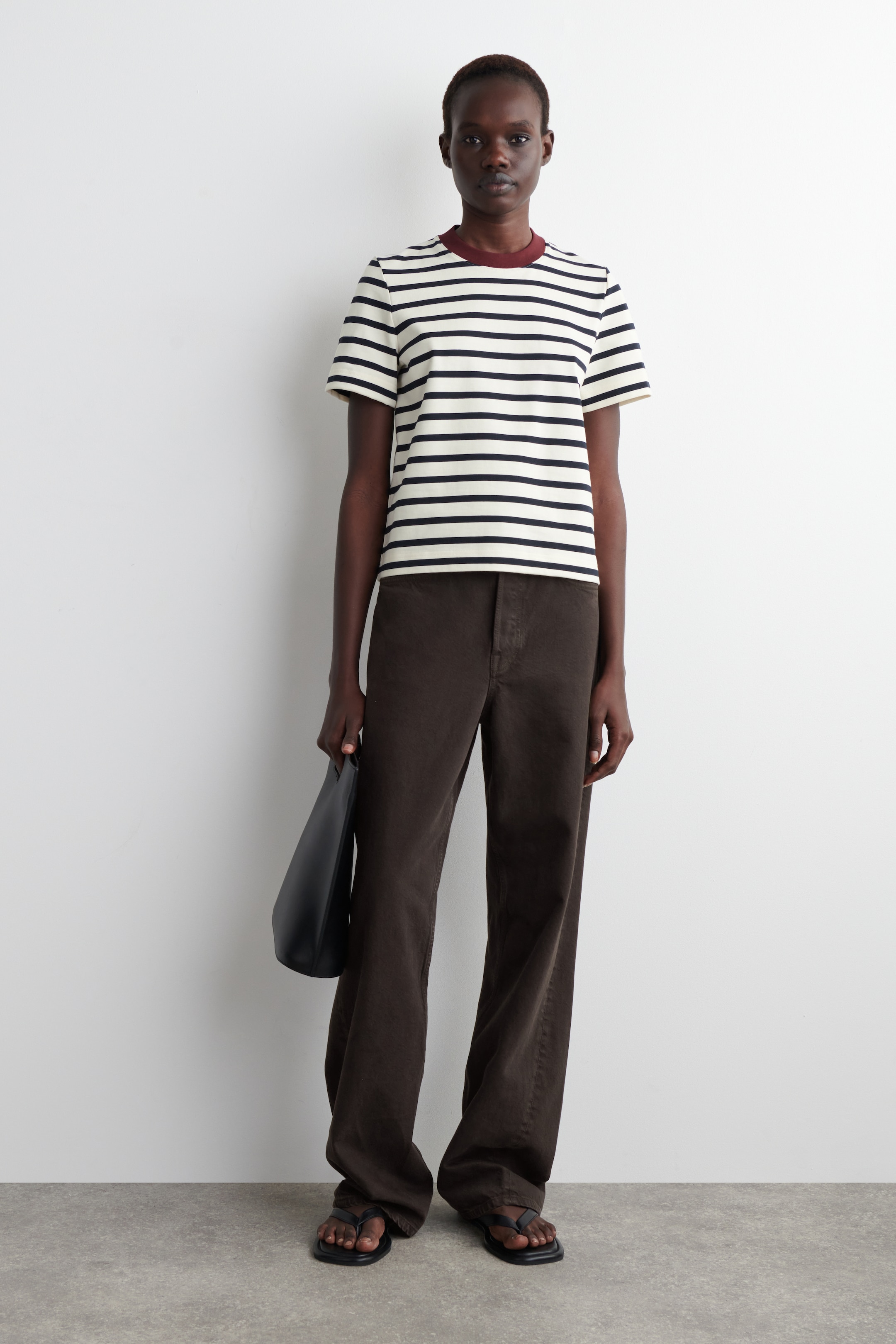Ingrandisci l'immagine: CLEAN CUT REGULAR T-SHIRT - WHITE / BLACK / STRIPED - DONNA | H&M CH 2