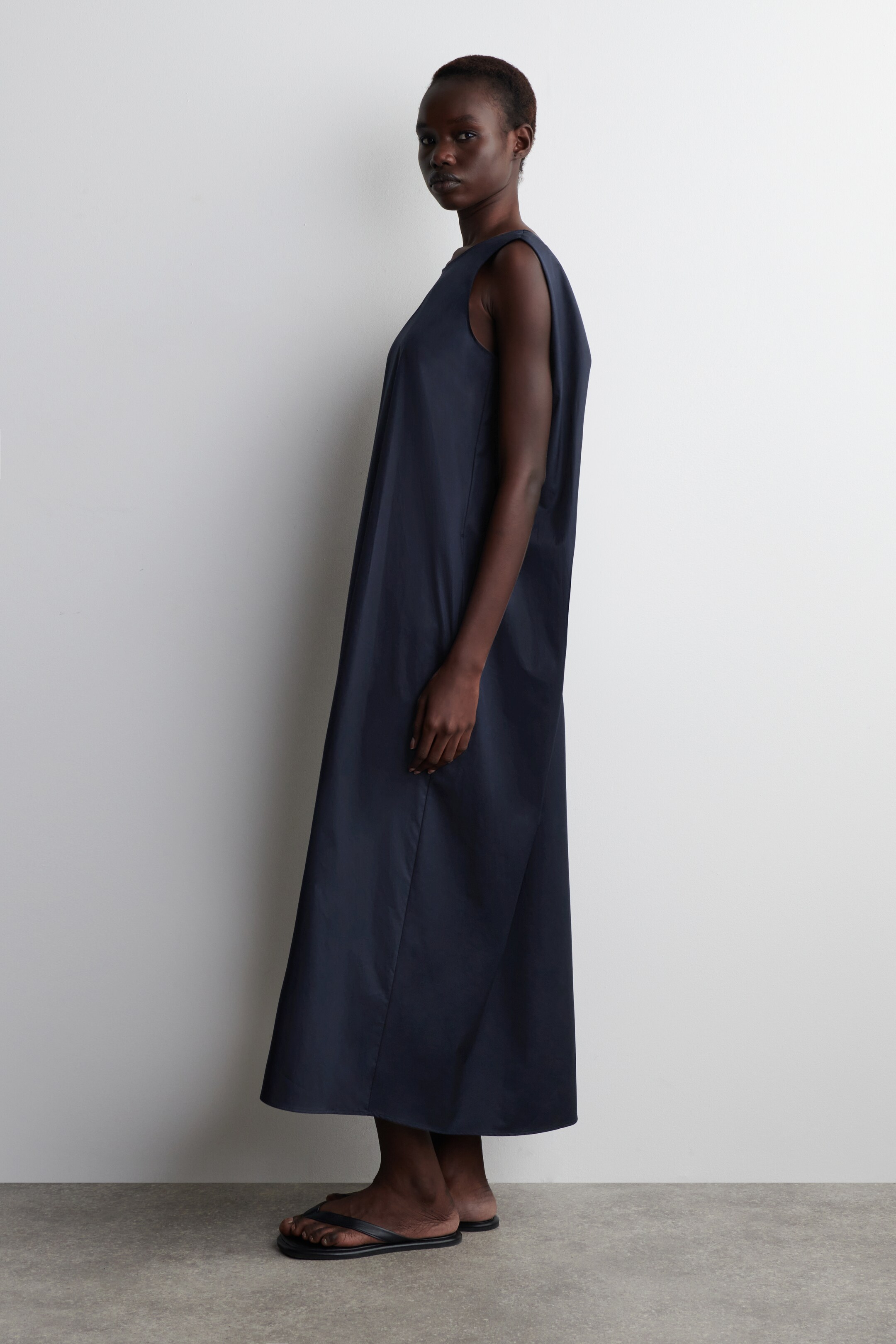 Agrandir l'image: ROBE MIDI À DOS TORSADÉ EN COTON - BLEU MARINE - FEMME | H&M BE 2