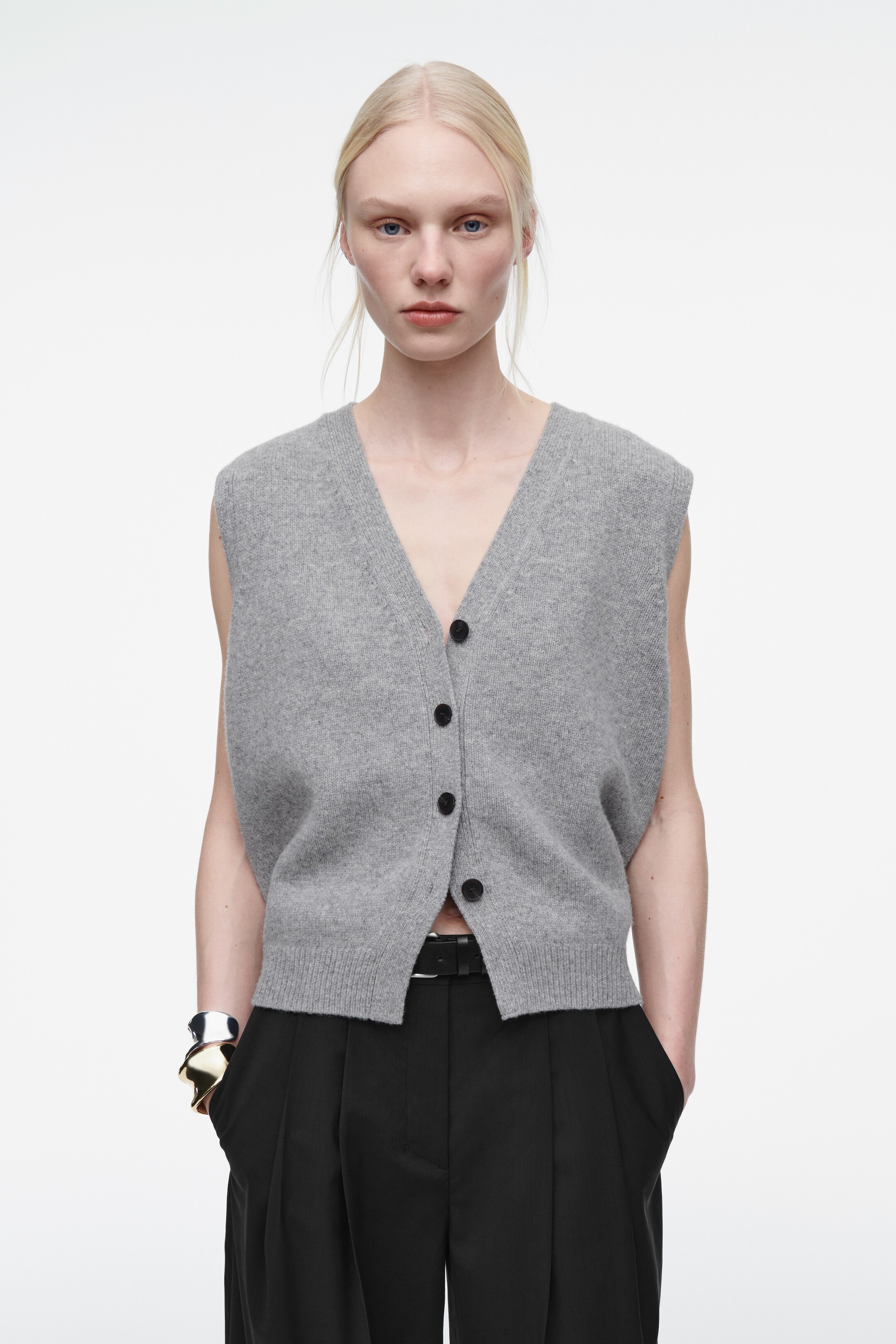 Größeres Bild ansehen: WESTE AUS MERINOWOLLE MIT V-AUSSCHNITT - GRAU MELIERT - Ladies | H&M DE 1