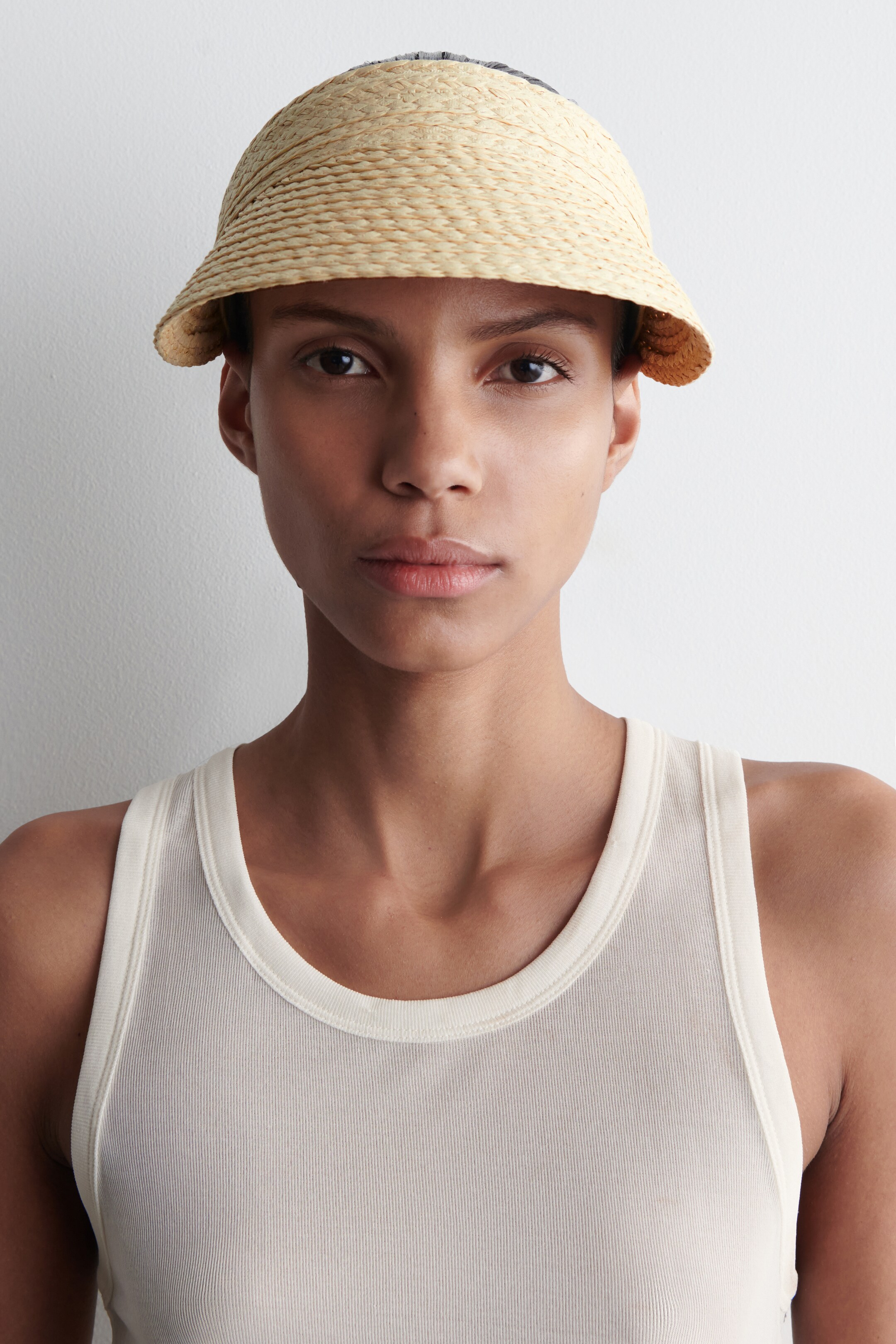 Visualizza immagine più grande: VISIERA IN PAGLIA DI CARTA INTRECCIATA - BEIGE - DONNA | H&M IT 1