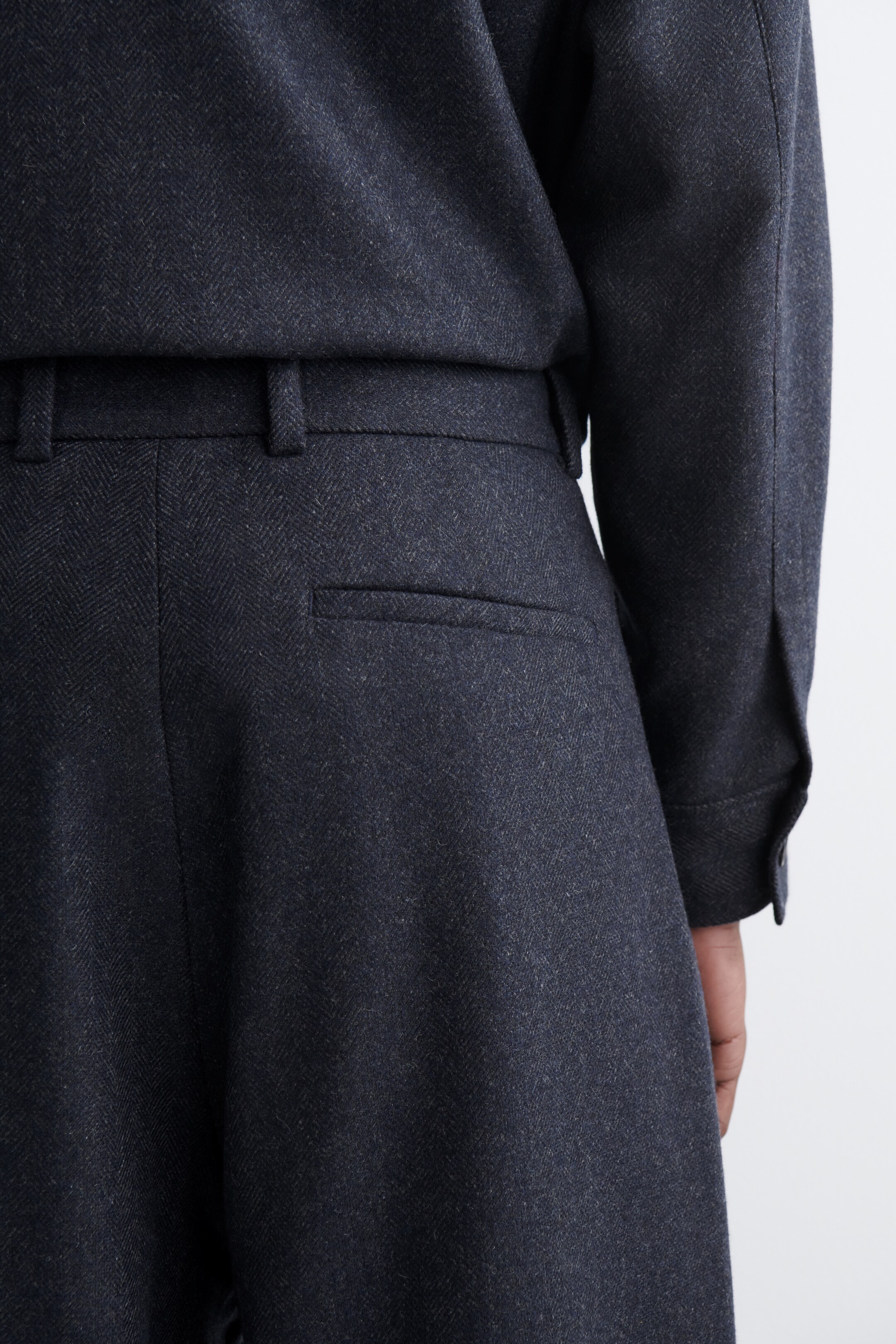 Agrandir l'image: PANTALON FUSELÉ EN LAINE - KAKI FONCÉ - HOMME | H&M CH 5