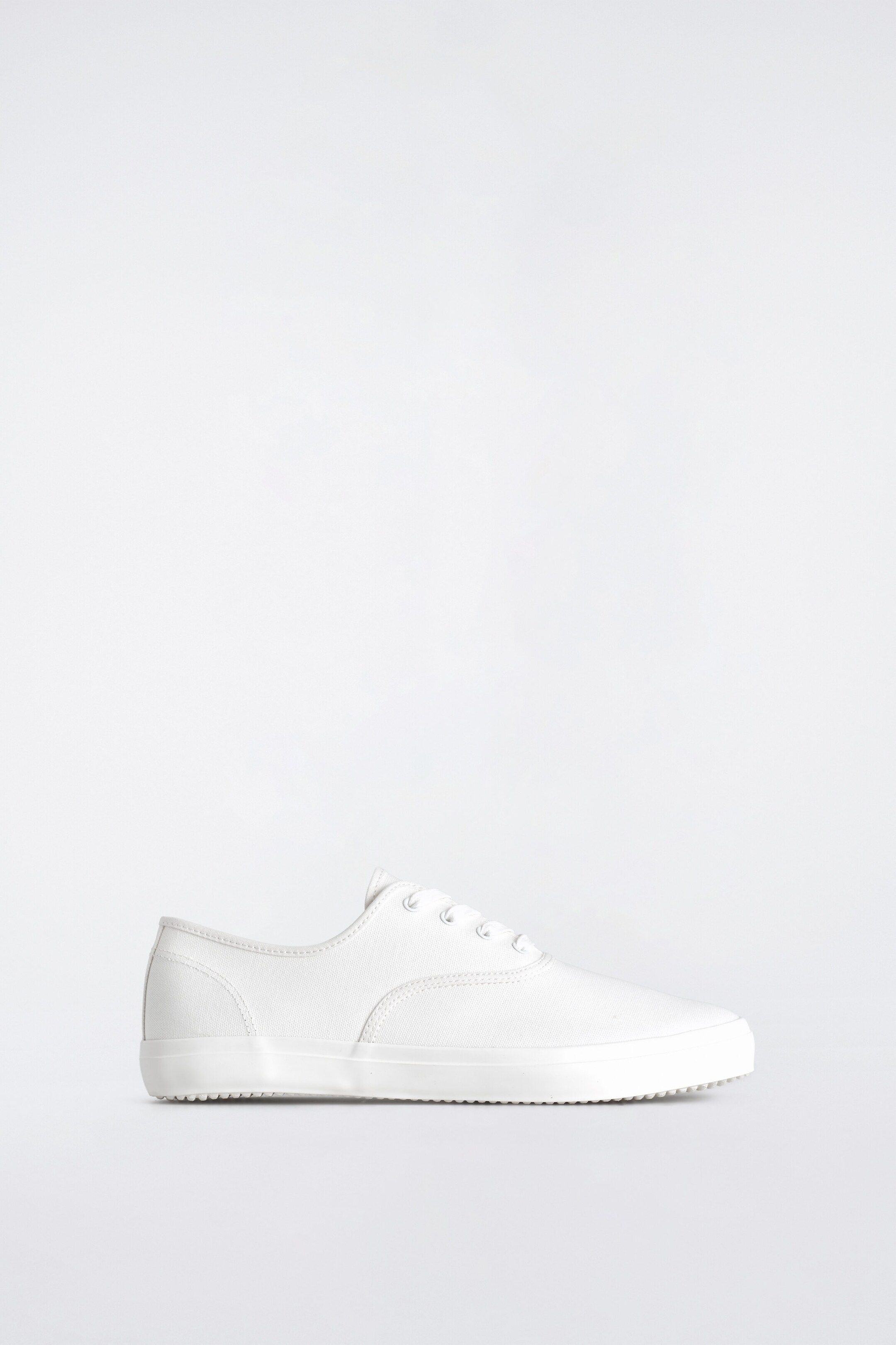 CANVAS PLIMSOLL TRAINERS