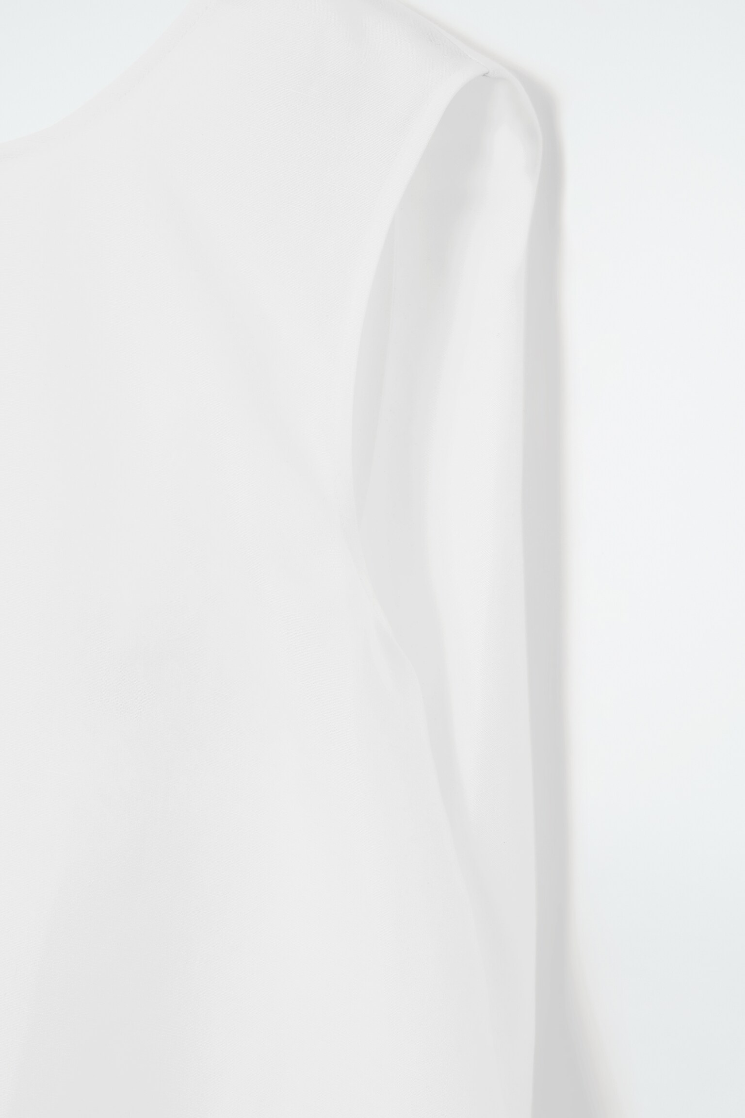 TWIST-BACK SLEEVELESS TOP - WHITE/BLACK - 2