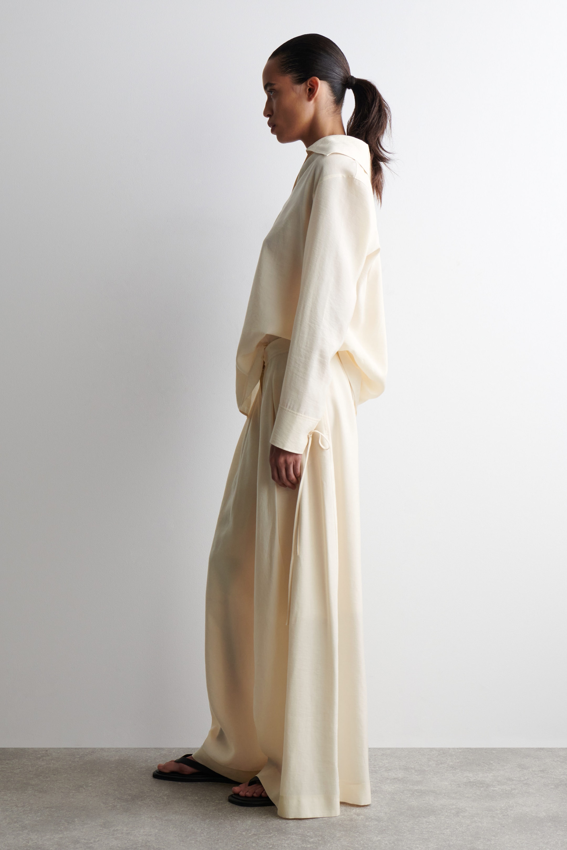 PLEATED MODAL WIDE-LEG TROUSERS