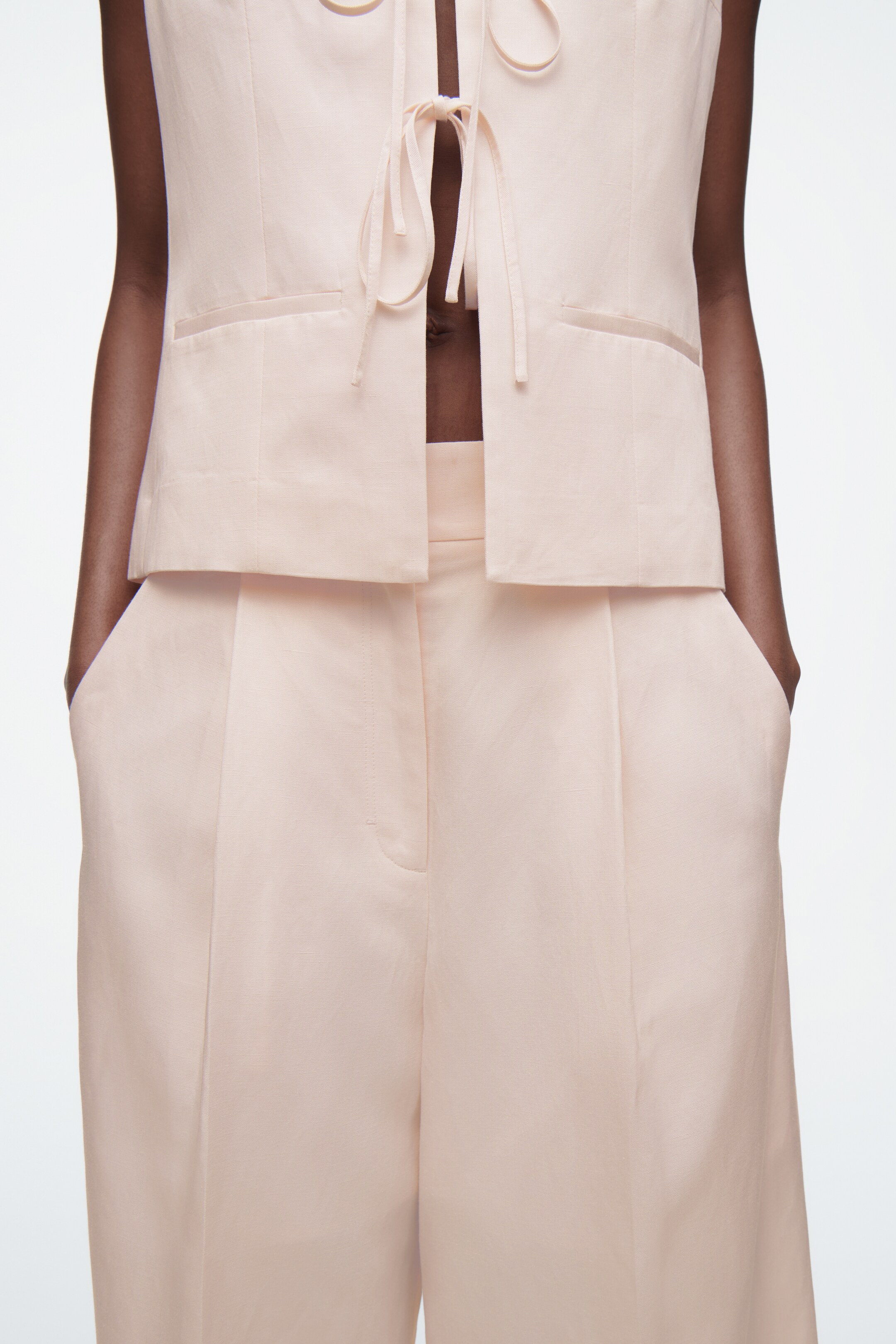 Ver imagem maior: CALÇAS LARGAS RELAXADAS EM MISTURA DE LINHO - ROSA CLARO - SENHORA | H&M PT 2