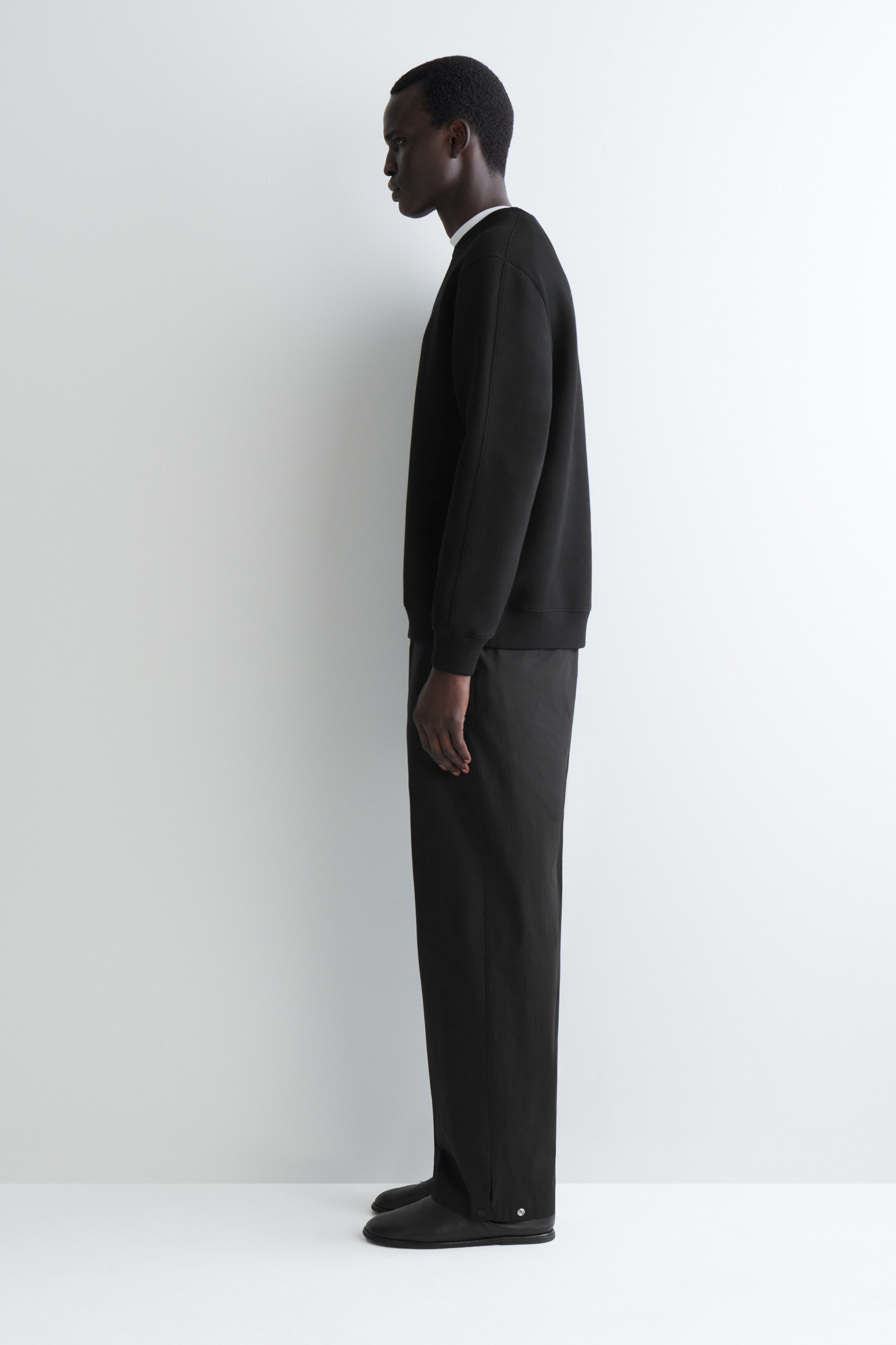 Größeres Bild ansehen: LOCKERES SWEATSHIRT AUS SCUBA - SCHWARZ - Men | H&M DE 3