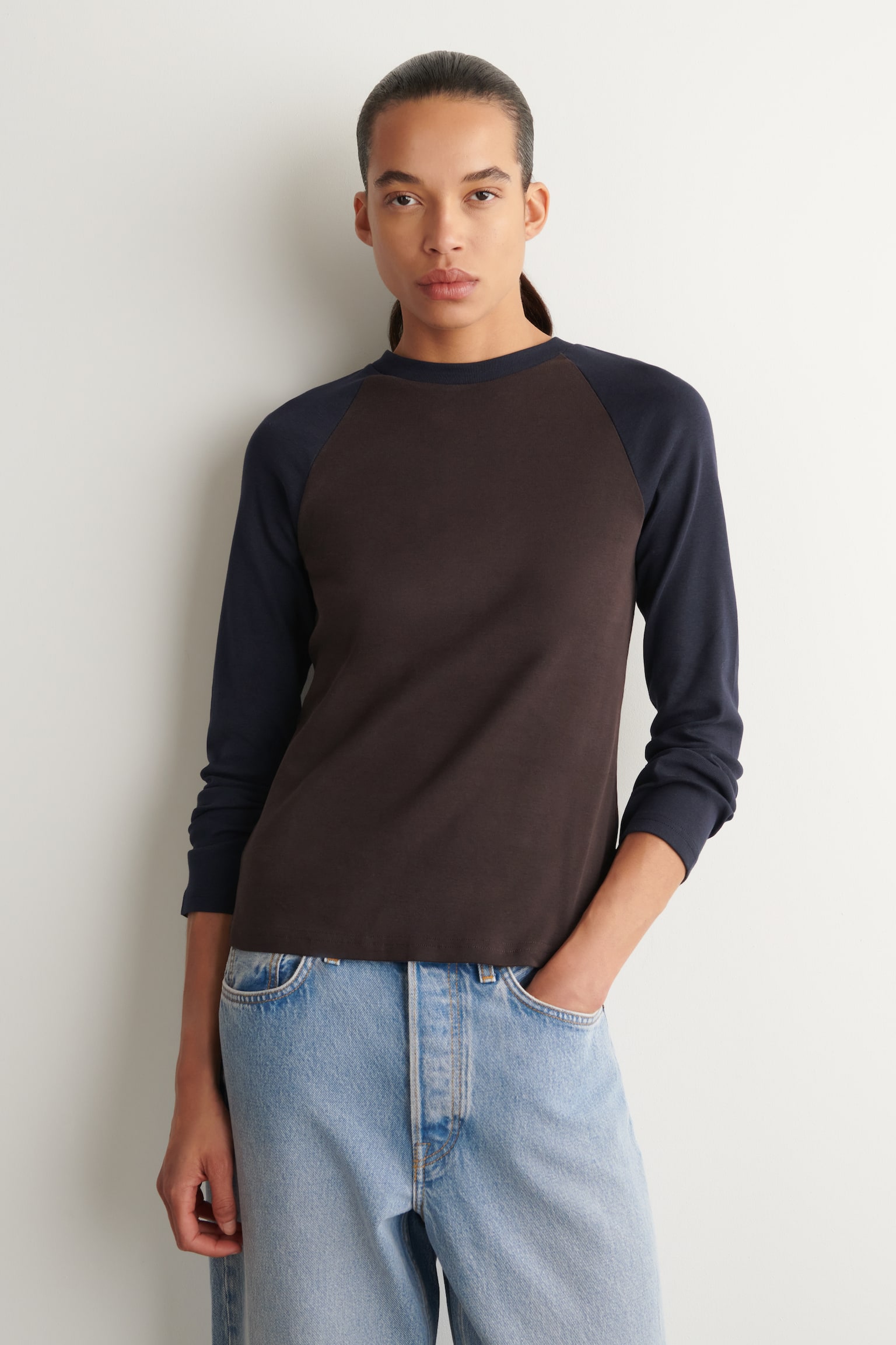 T-SHIRT À MANCHES LONGUES RAGLAN EN COTON - BRUN / BLEU MARINE/BLANC / VERT - 1