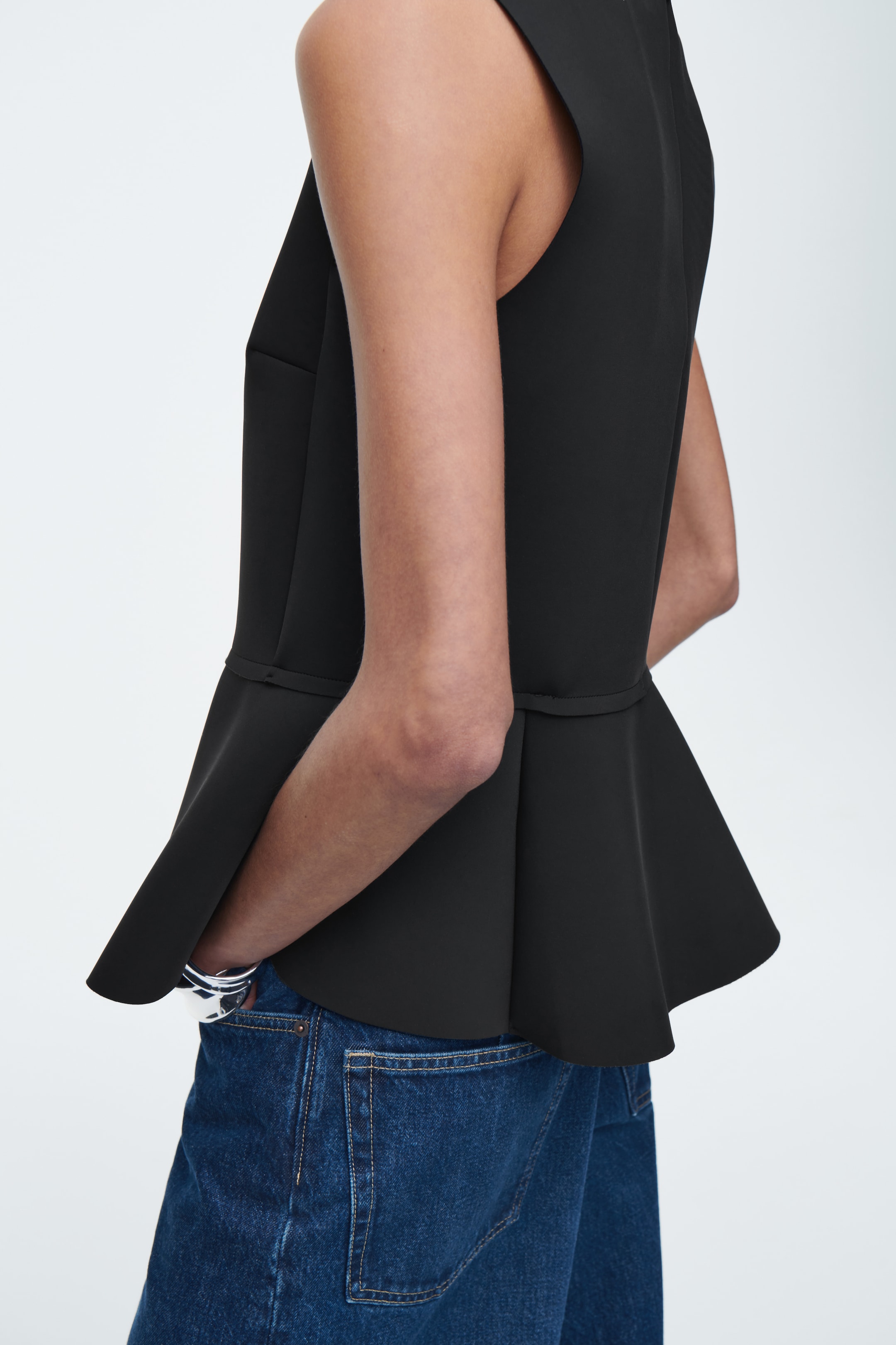 Zobrazit větší obrázek: Top s peplum z scuba materiálu - ČERNÁ - ŽENY | H&M CZ 5