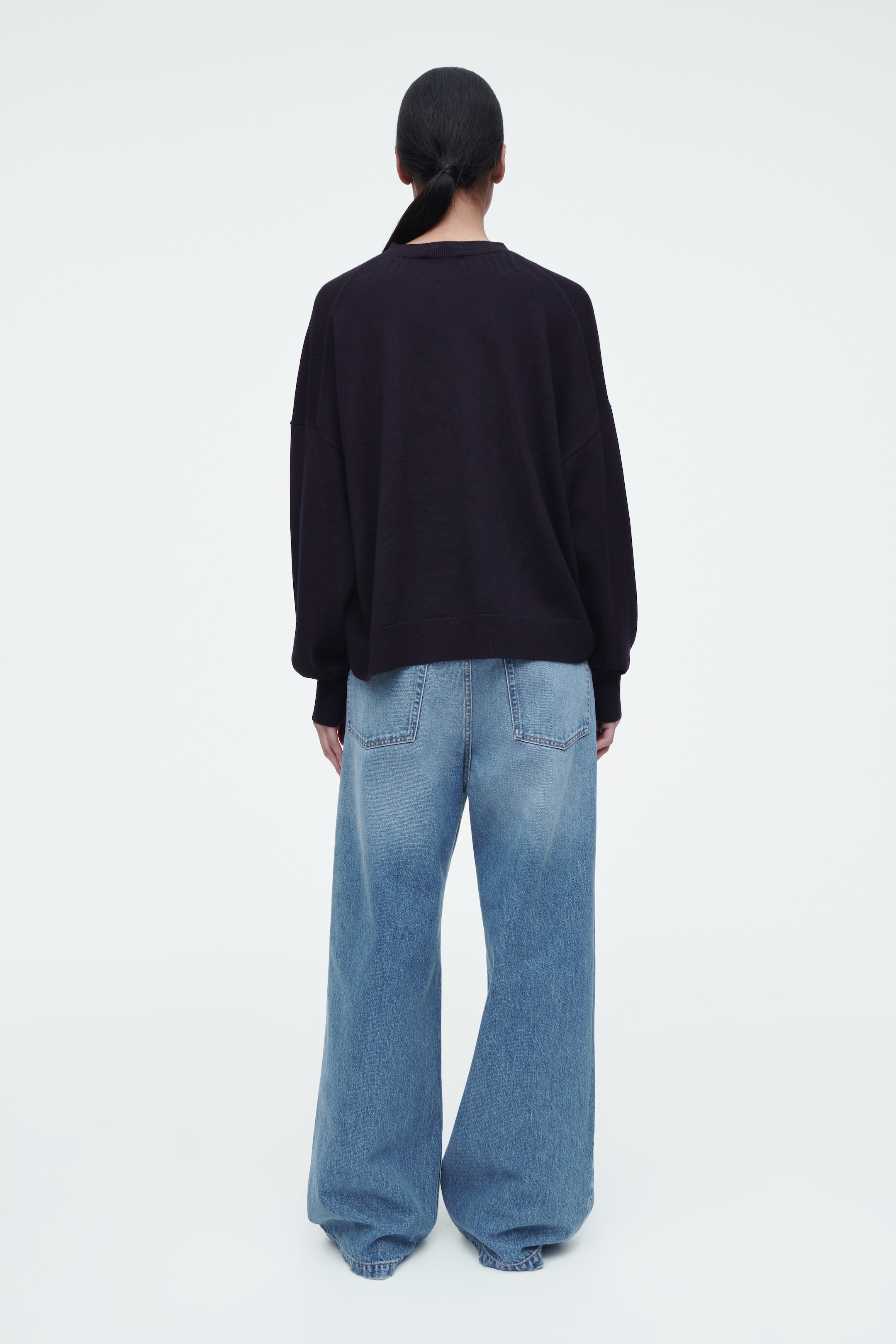 Zobrazit větší obrázek: Svetr z merino vlny s kulatým výstřihem - TMAVĚ MODRÁ - ŽENY | H&M CZ 5