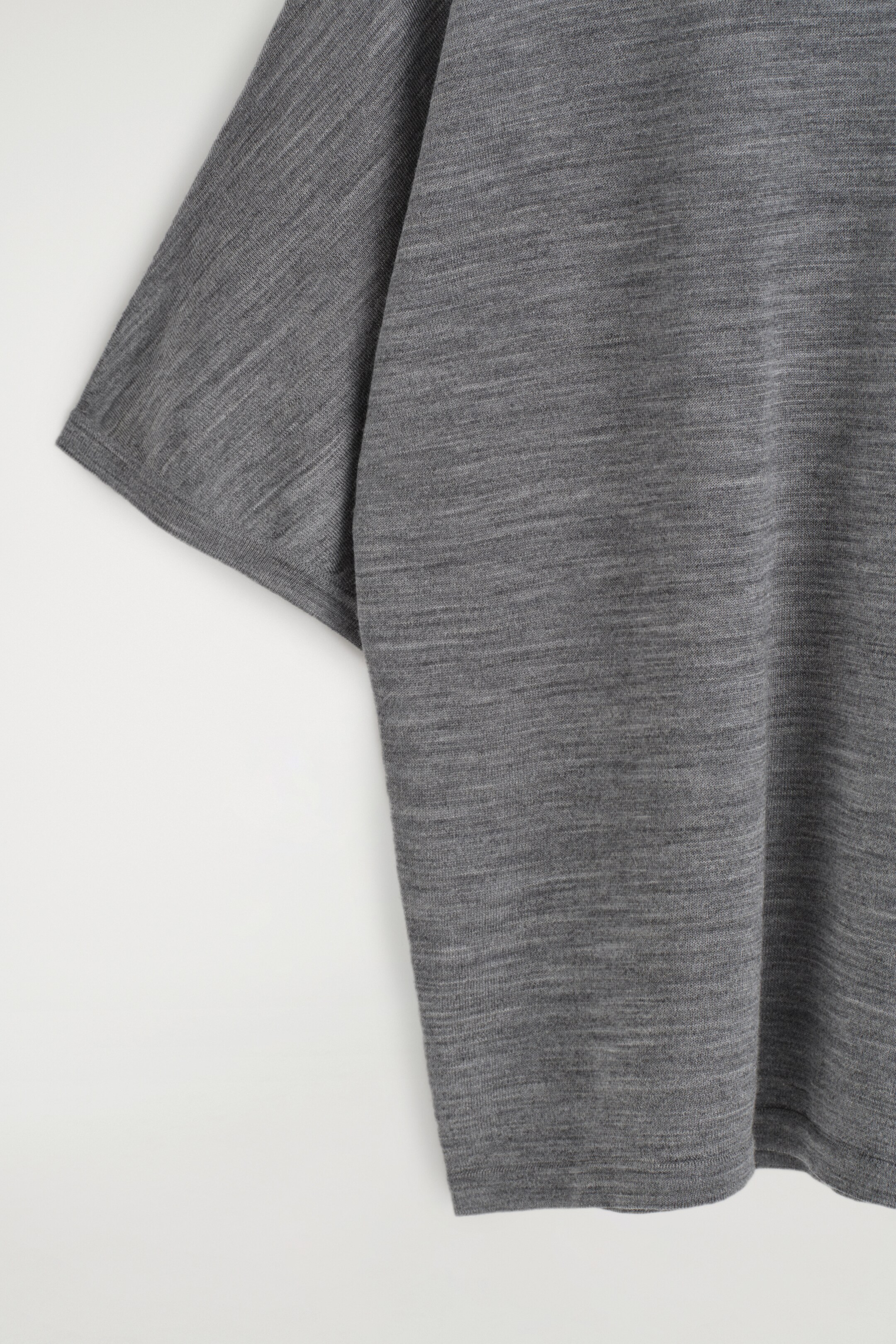 Agrandir l'image: T-SHIRT EN LAINE MÉRINOS - GRIS - FEMME | H&M BE 7