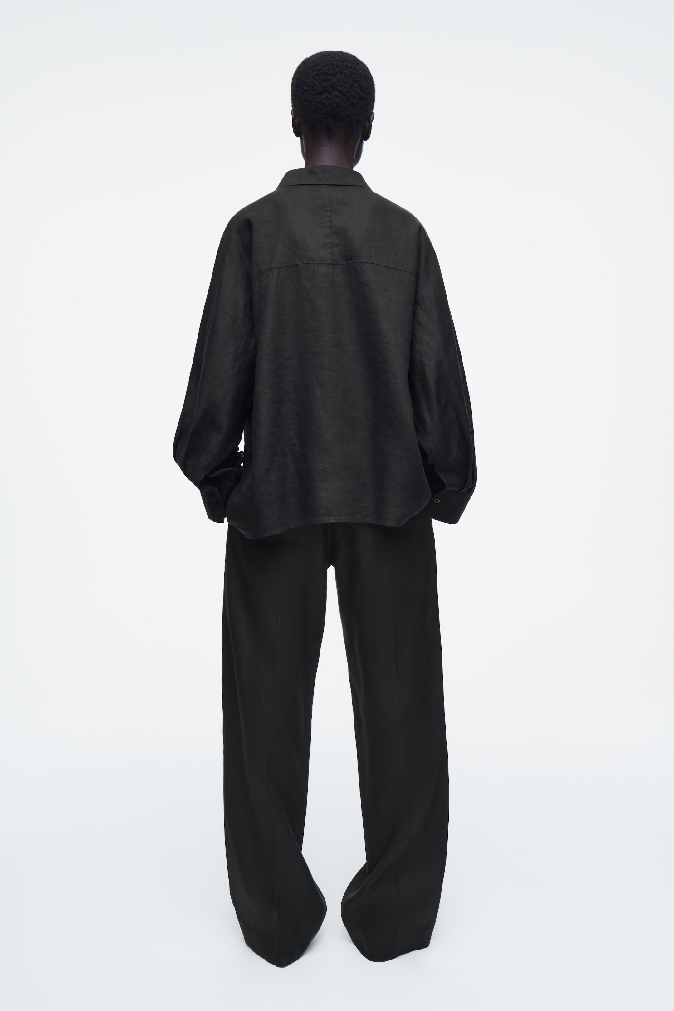 Visualizza immagine più grande: CAMICIA SQUADRATA IN LINO - NERO - DONNA | H&M IT 4