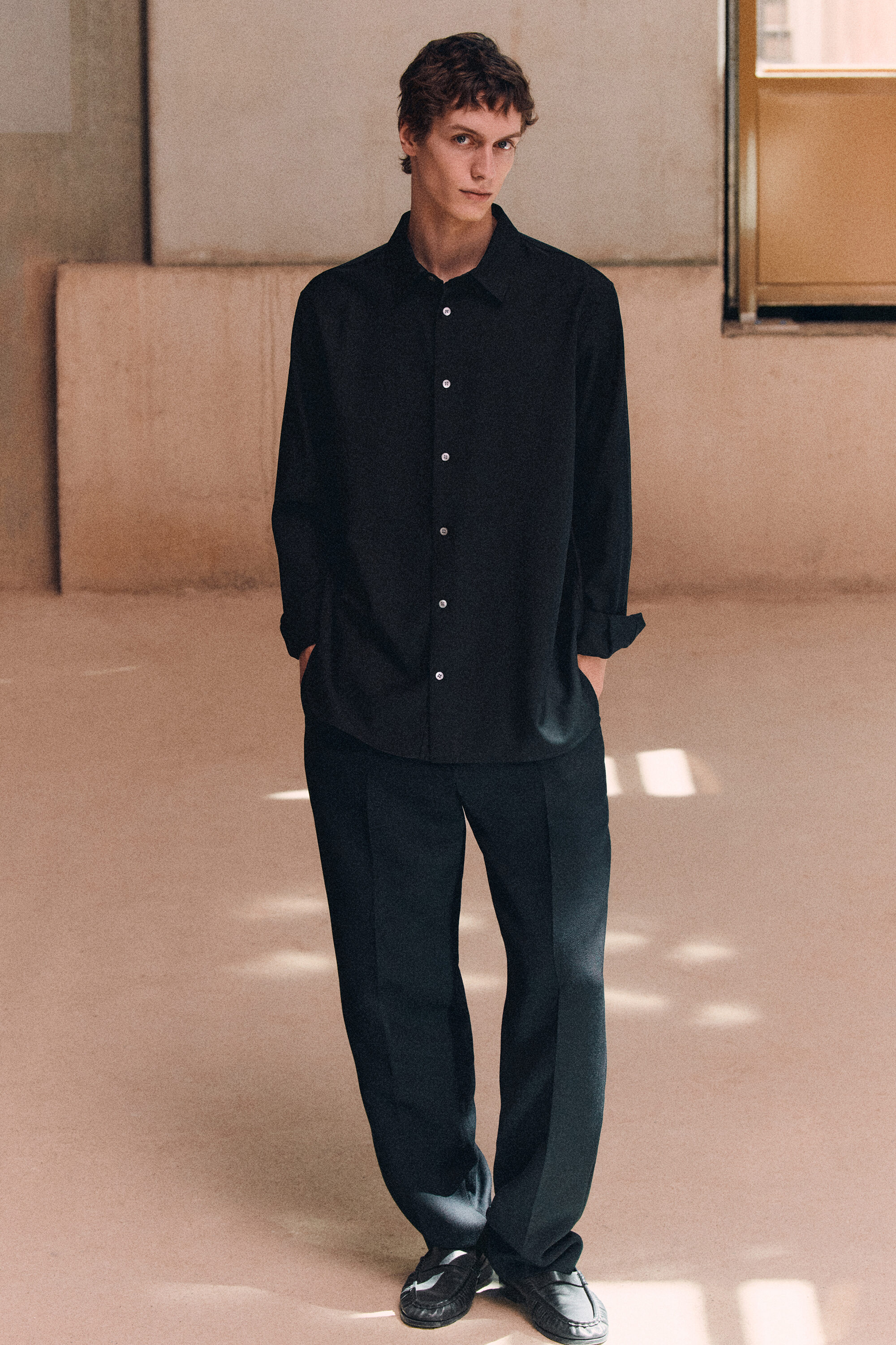 RELAXED WOOL-TWILL SHIRT - BLACK | COS US