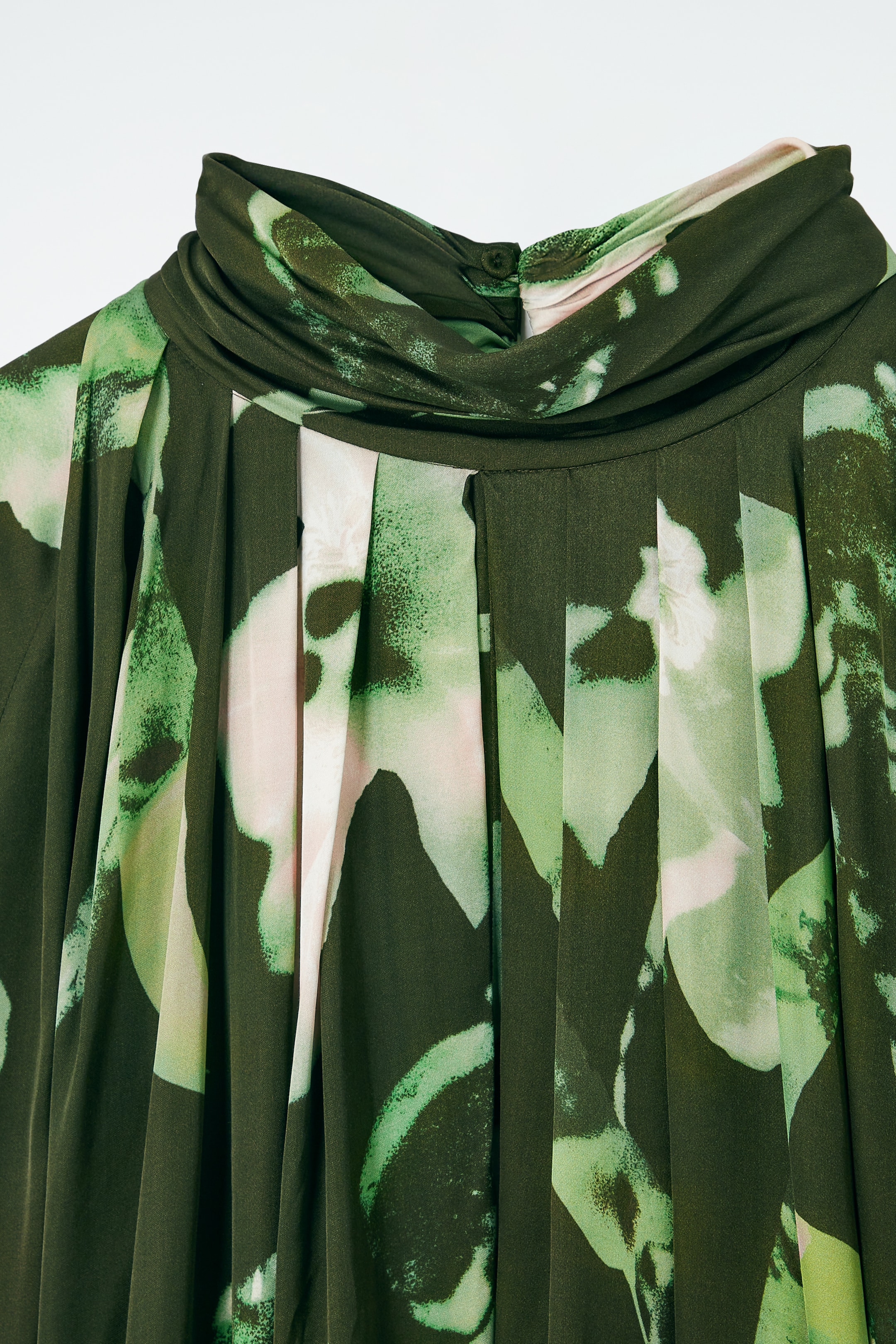 View larger image: PLEATED BATWING BLOUSE - GREEN / FLORAL - Ladies | H&M GB 2