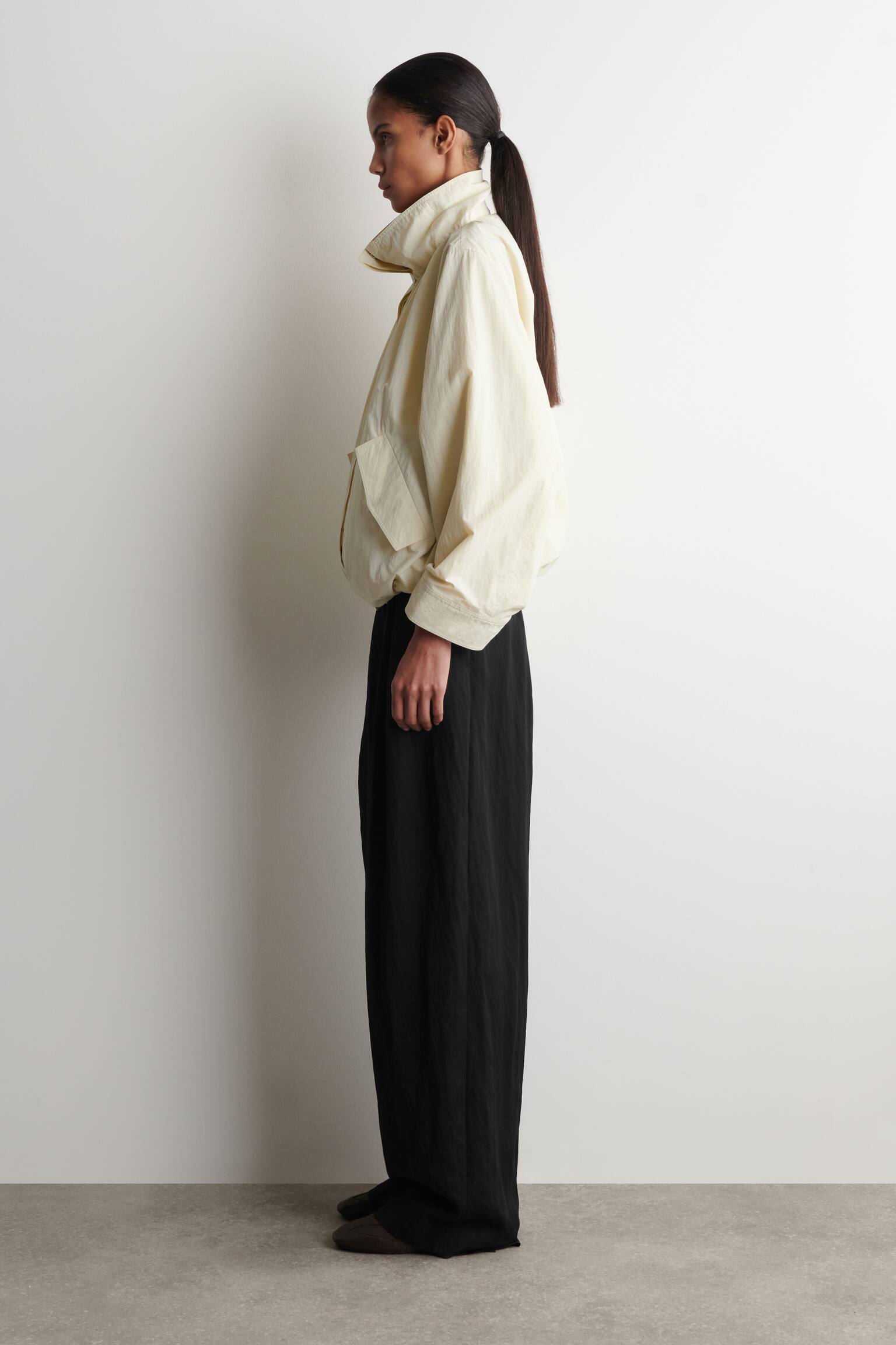 CHAQUETA DE NAILON CON CUELLO ALTO - CREMA/BEIGE - 4