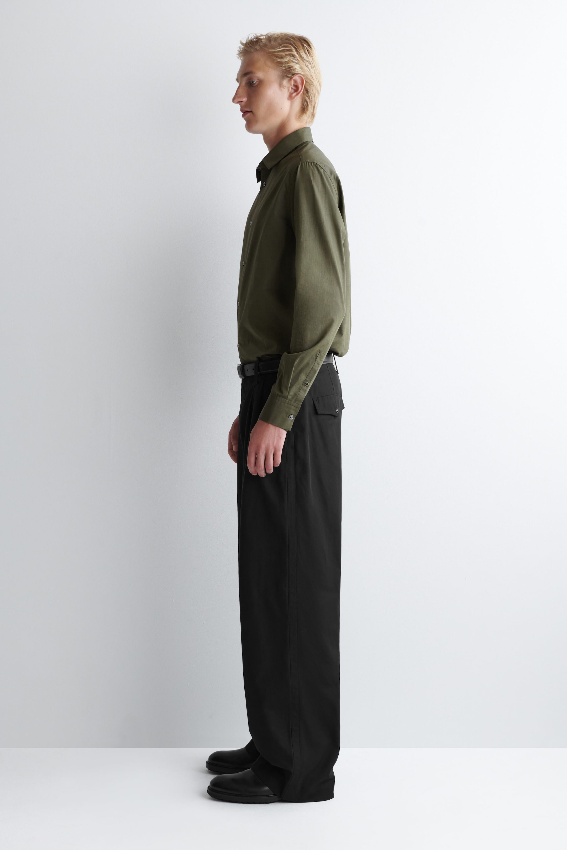 PLEATED WIDE-LEG PANTS