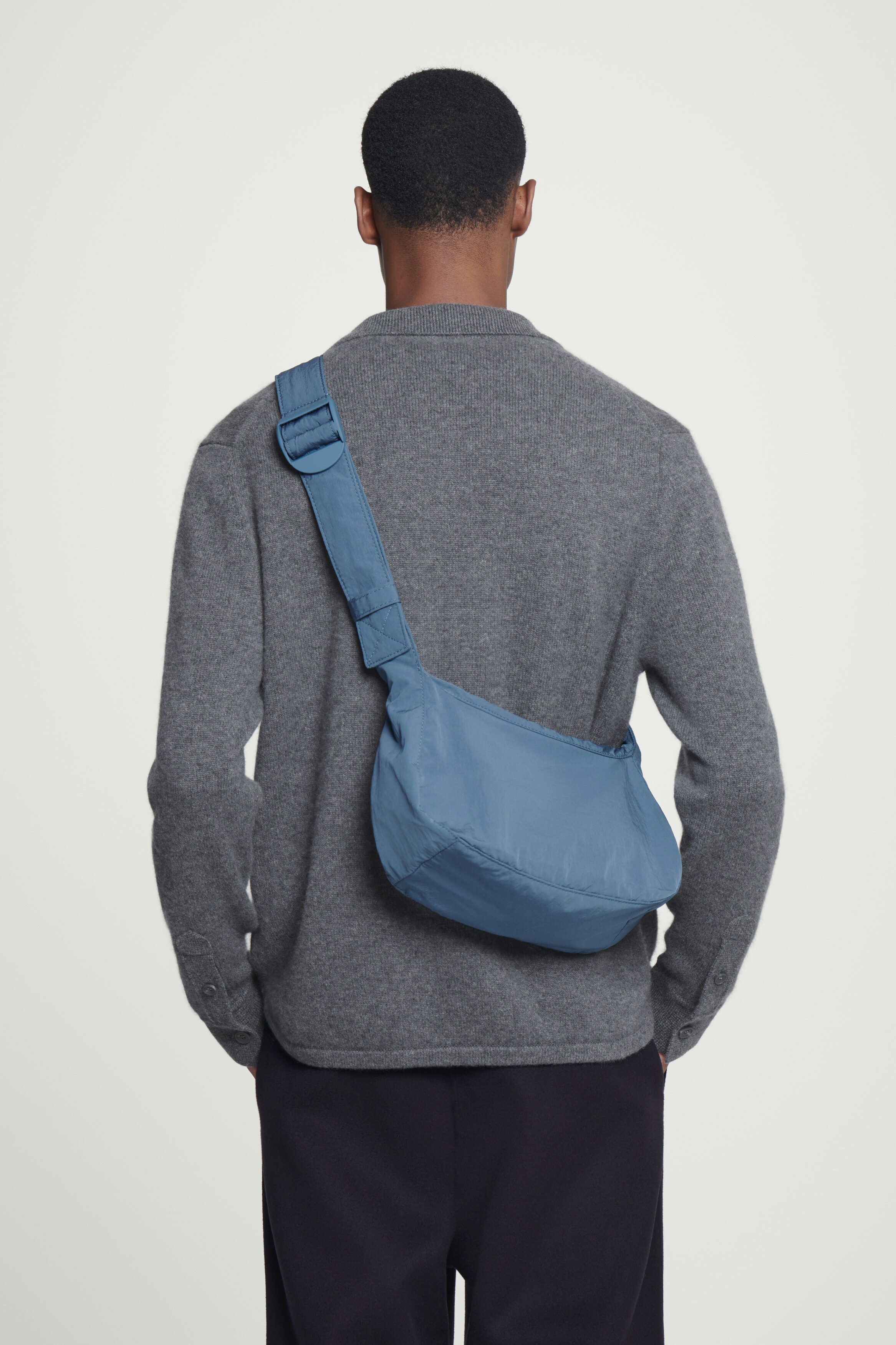 【COS】 Nylon Crossbody Saddle Bag Blue 1059_1bcd6c8986.jpg
