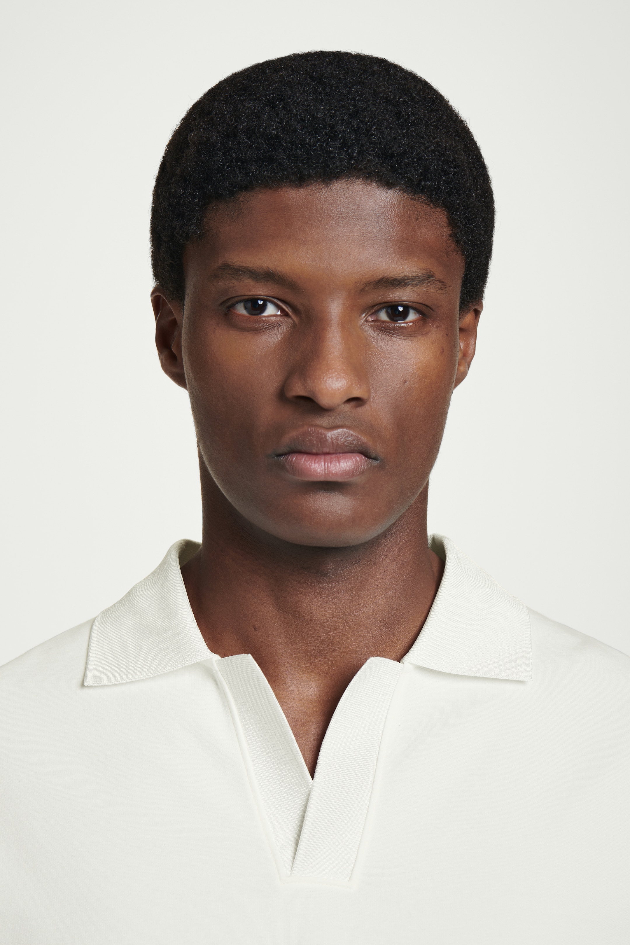 Grösseres Bild ansehen: POLOSHIRT AUS JERSEY MIT OFFENEM KRAGEN - WEISS - HERREN | H&M CH 4