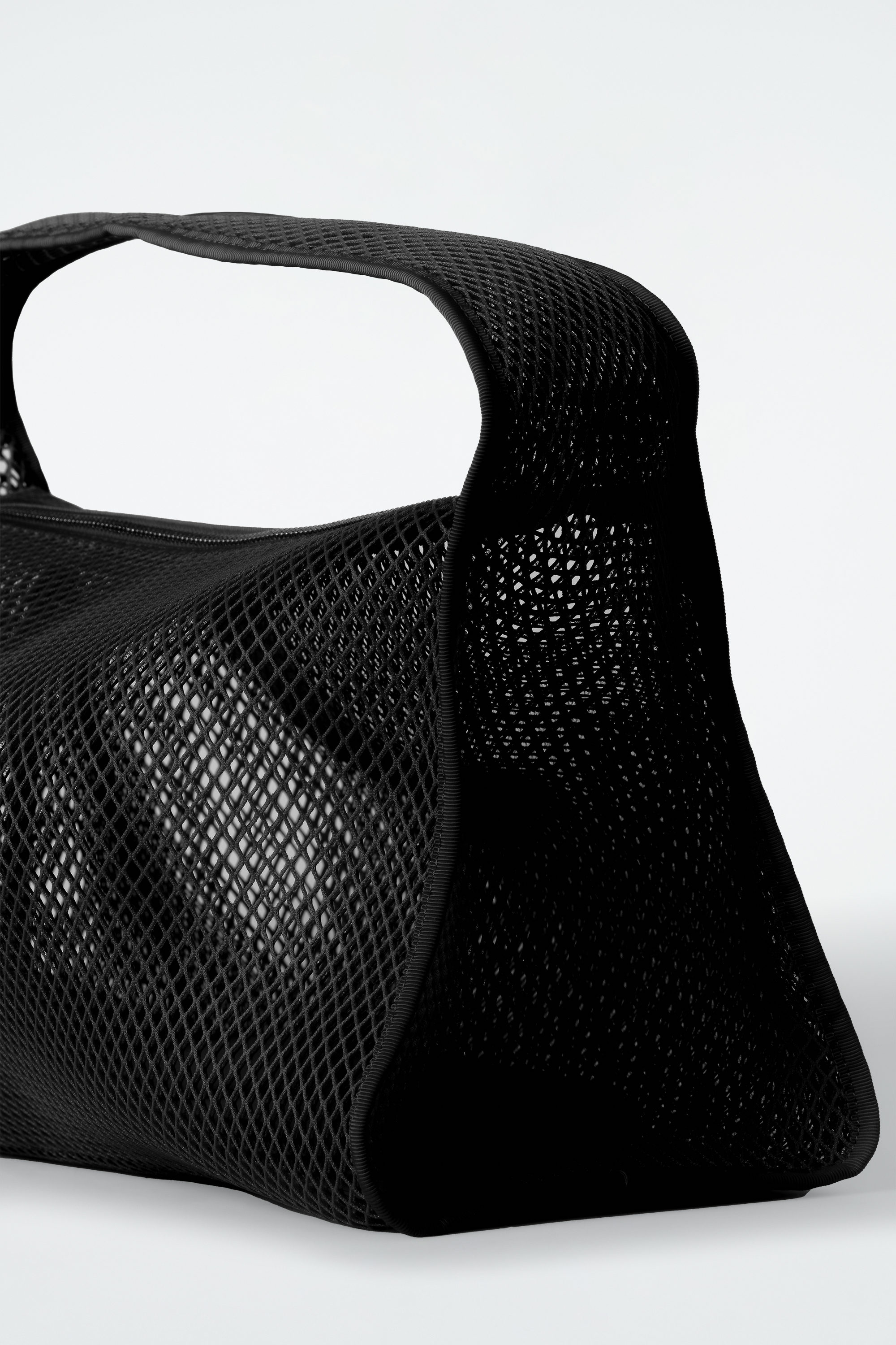 BLACK BY MOUSSY》MESH KNIT MINI BAG Wilson Men