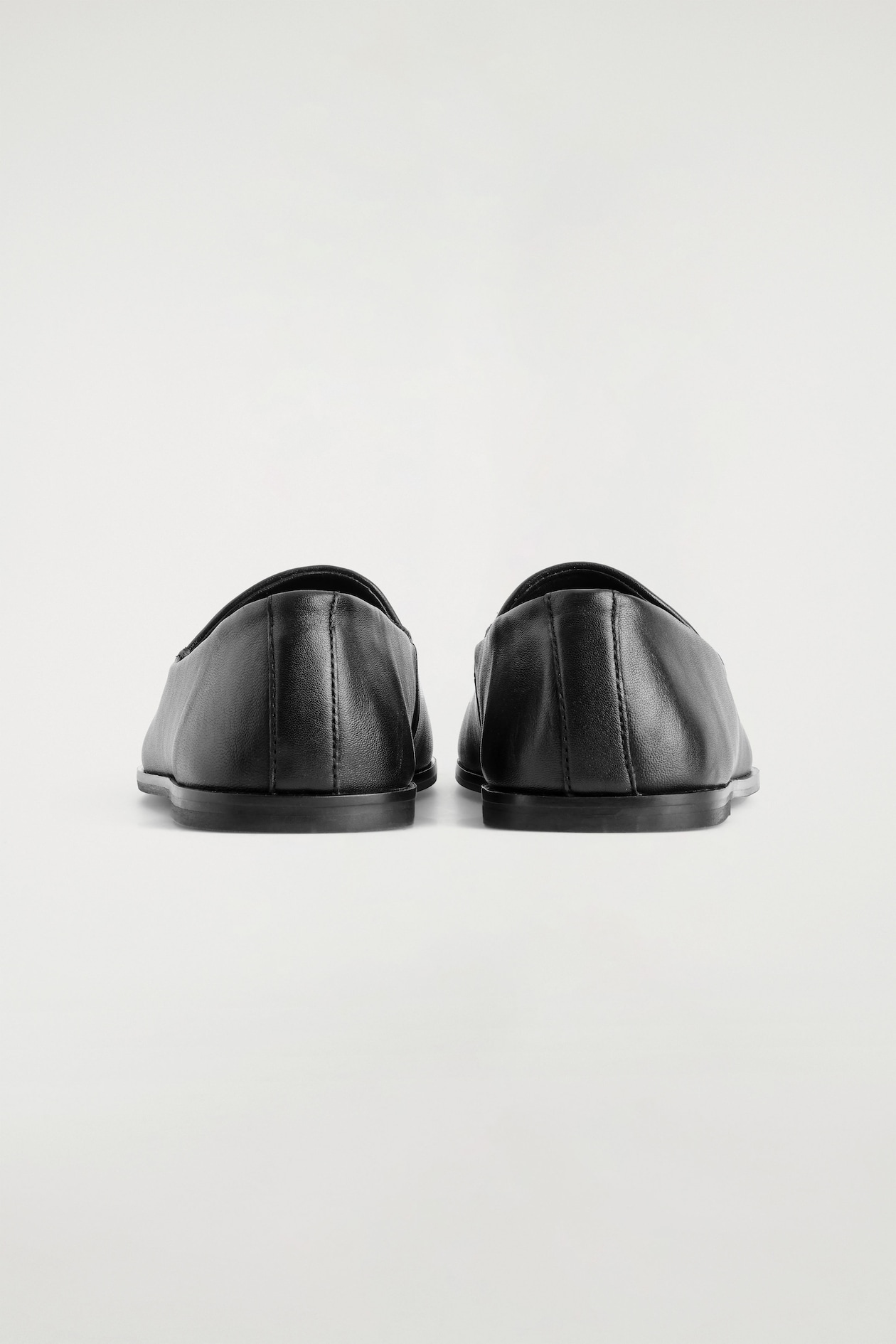 CLASSIC LEATHER LOAFERS — BLACK