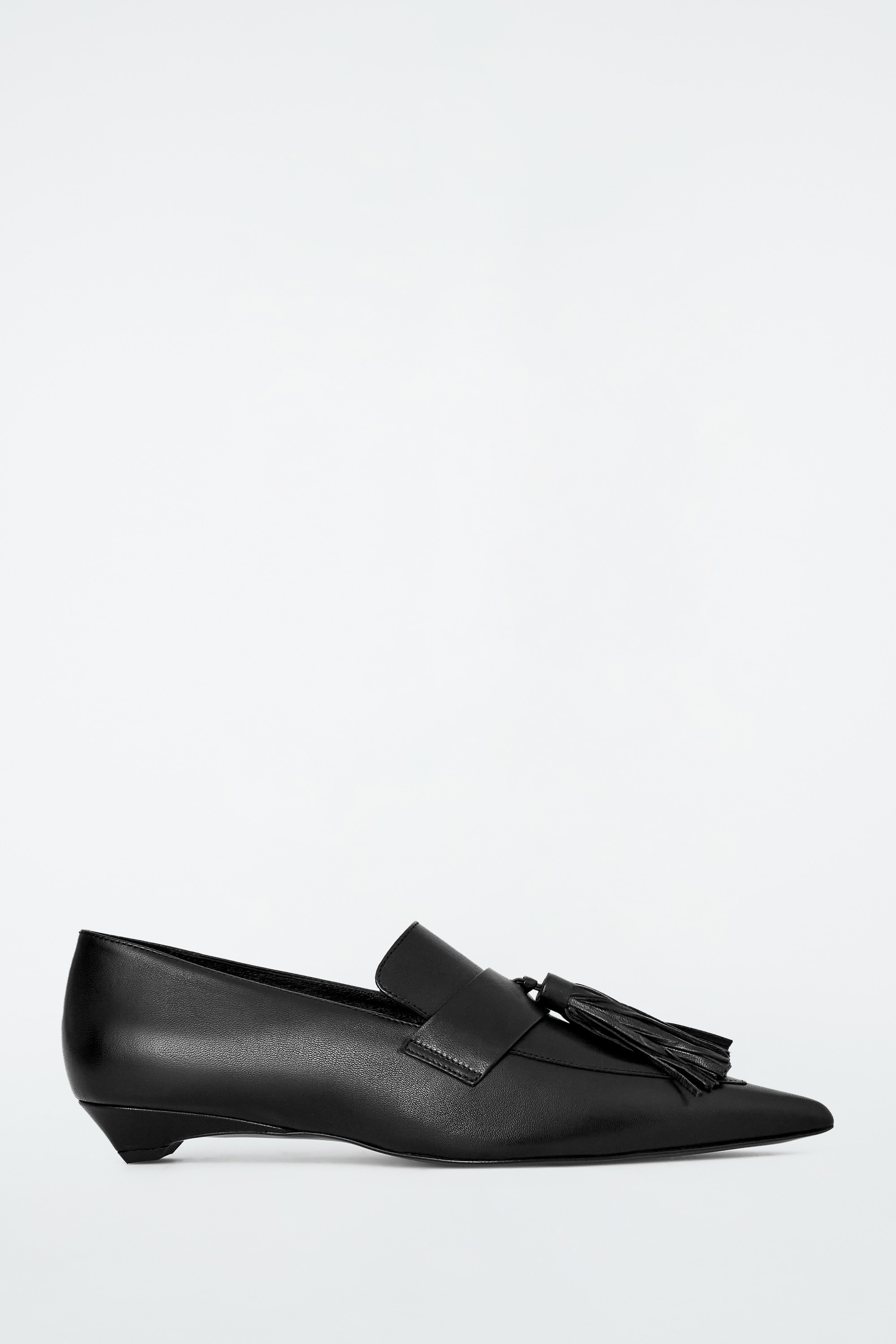 MOCASINES KITTEN DE PIEL CON BORLAS - NEGRO