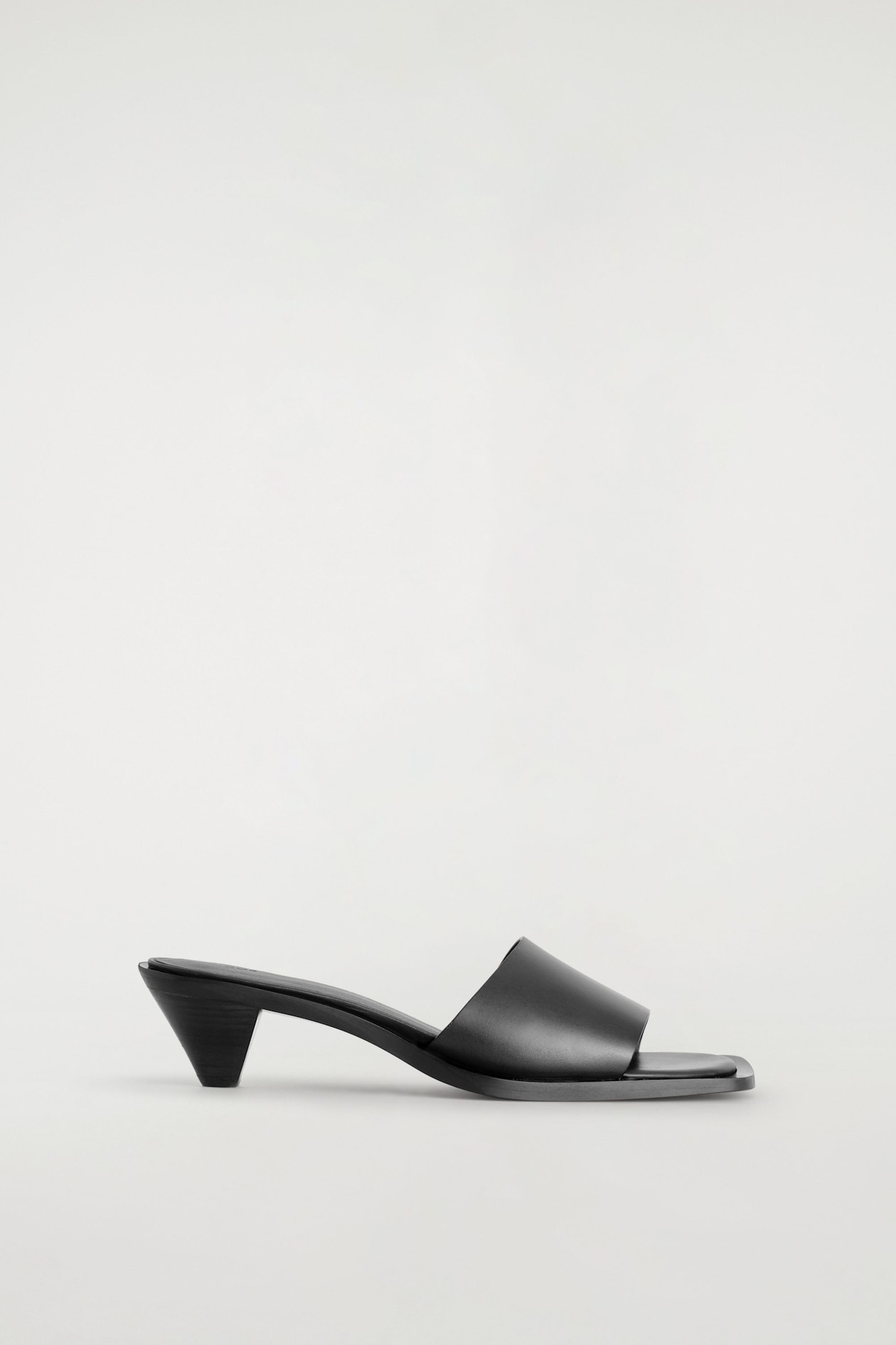 LEATHER KITTEN-HEEL MULES — BLACK