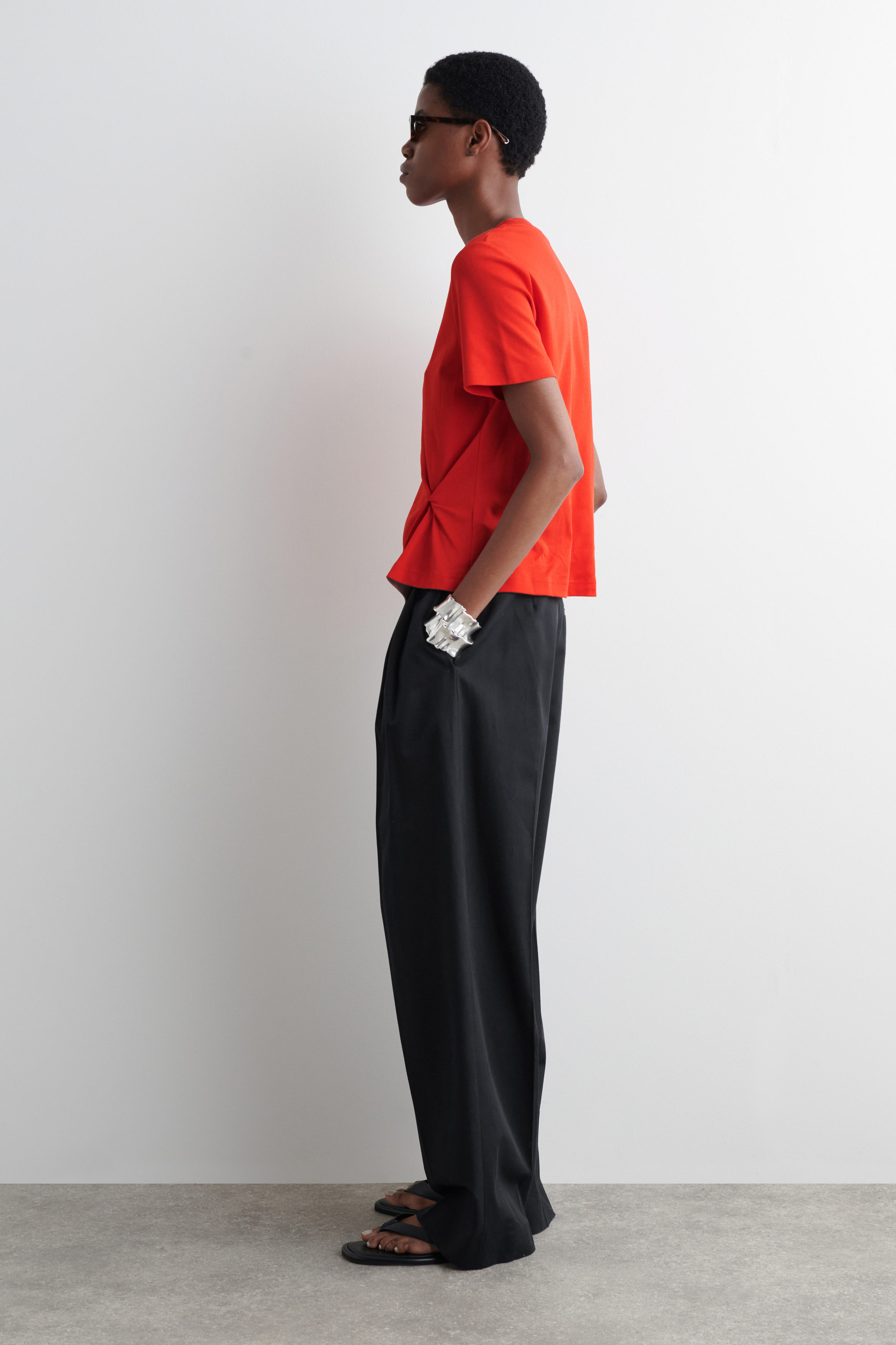 KNOT-DETAIL T-SHIRT - RED | COS