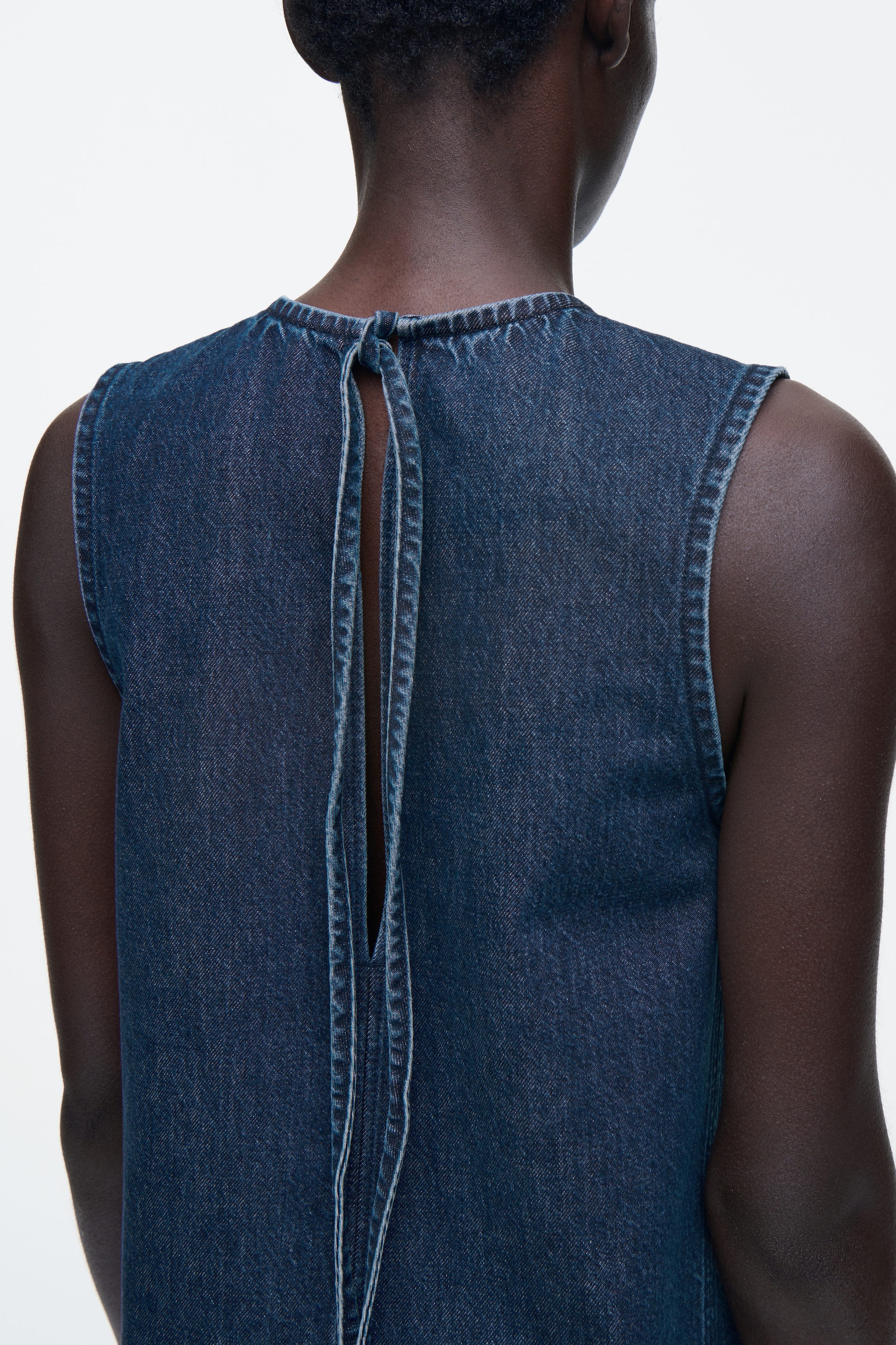 SLEEVELESS DENIM MIDI DRESS