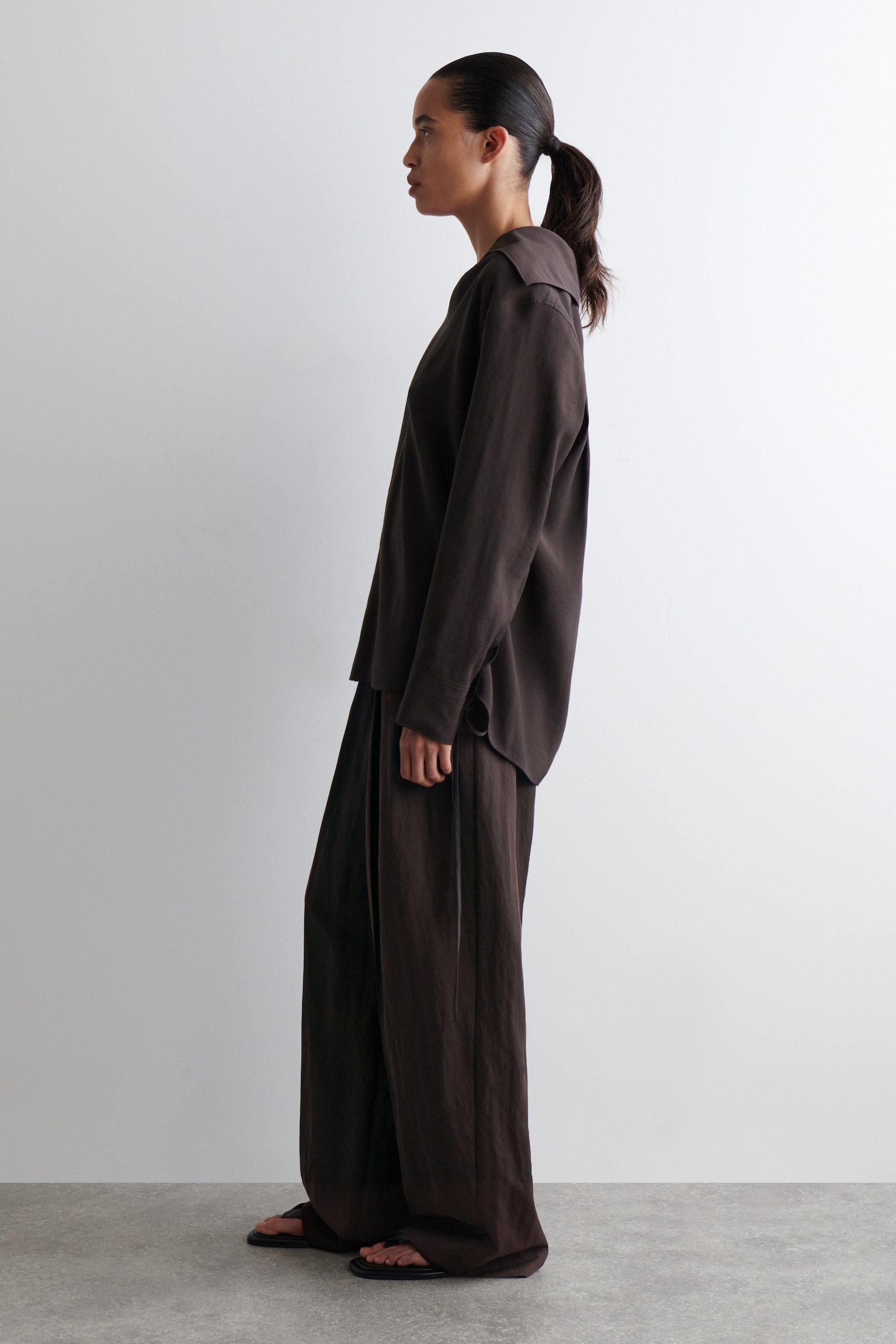 WIDE-COLLAR MODAL BLOUSE - DARK BROWN/ECRU - 7