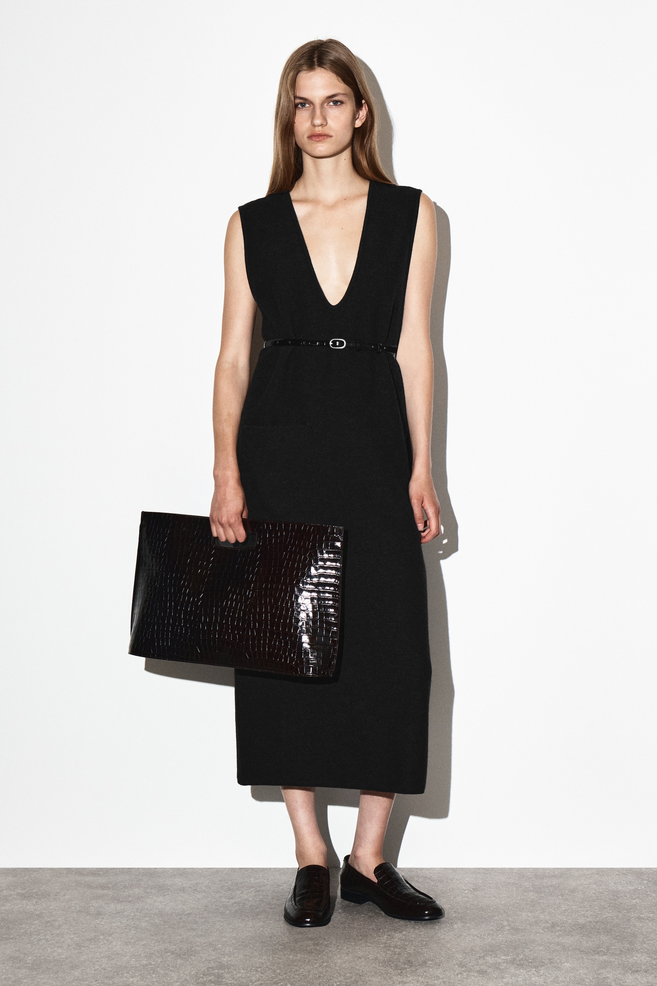 Grösseres Bild ansehen: FOLIO OVERSIZED-TASCHE - LEDER IN KROKODILOPTIK - BRAUN - DAMEN | H&M CH 2