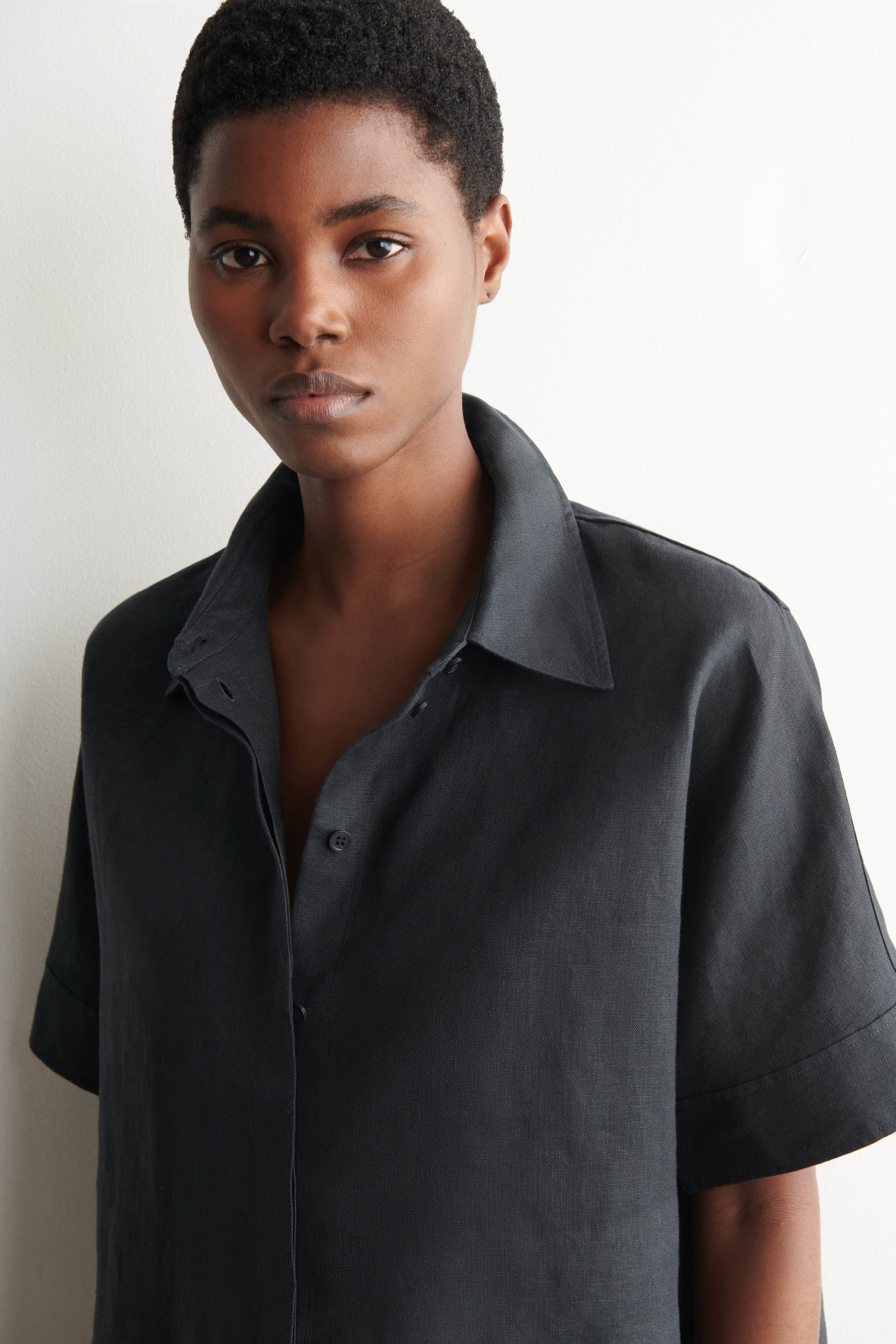 OVERSIZED SHORT-SLEEVED LINEN SHIRT - WASHED BLACK | COS CA