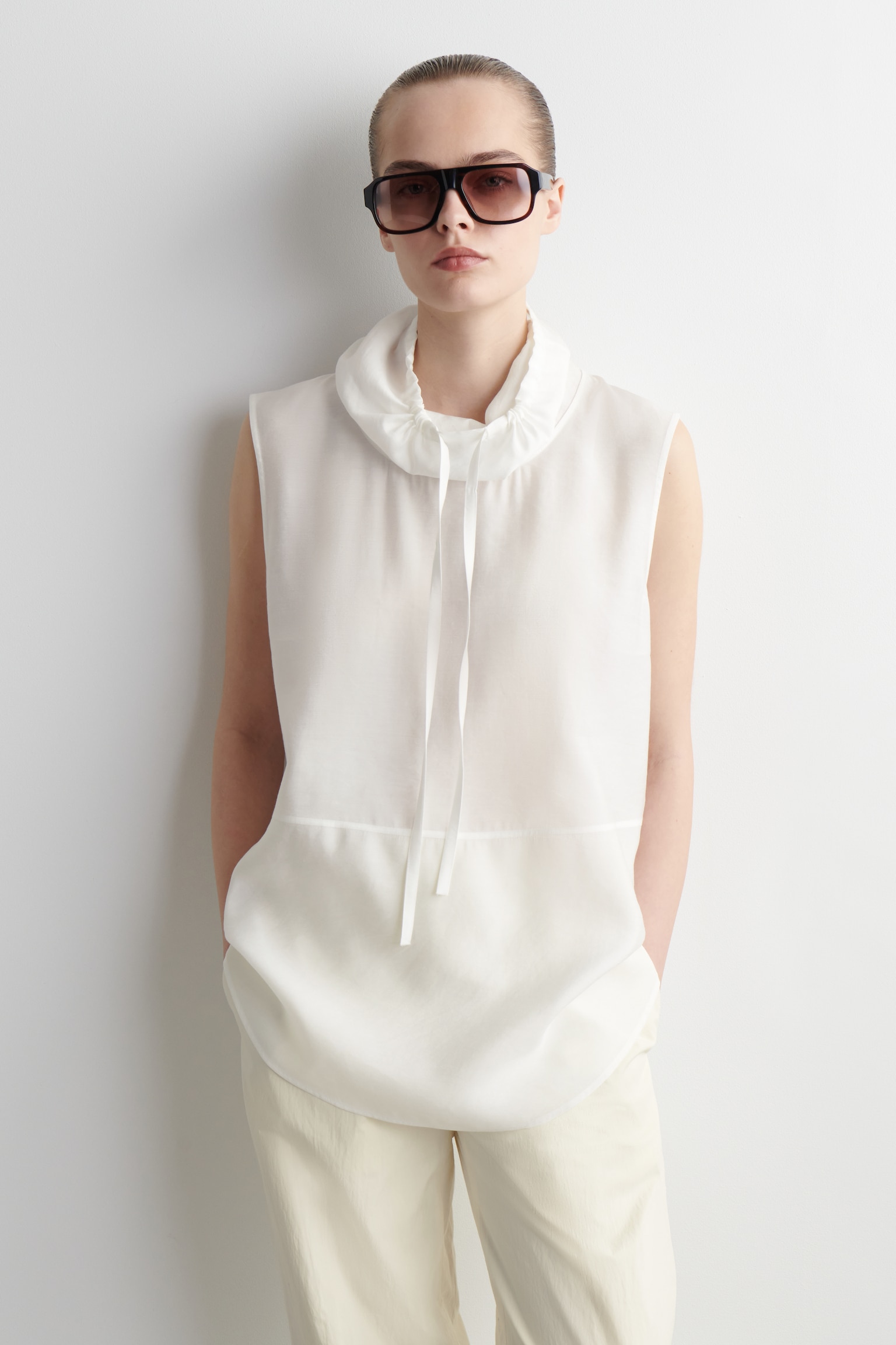 DRAWSTRING SLEEVELESS TOP - WHITE