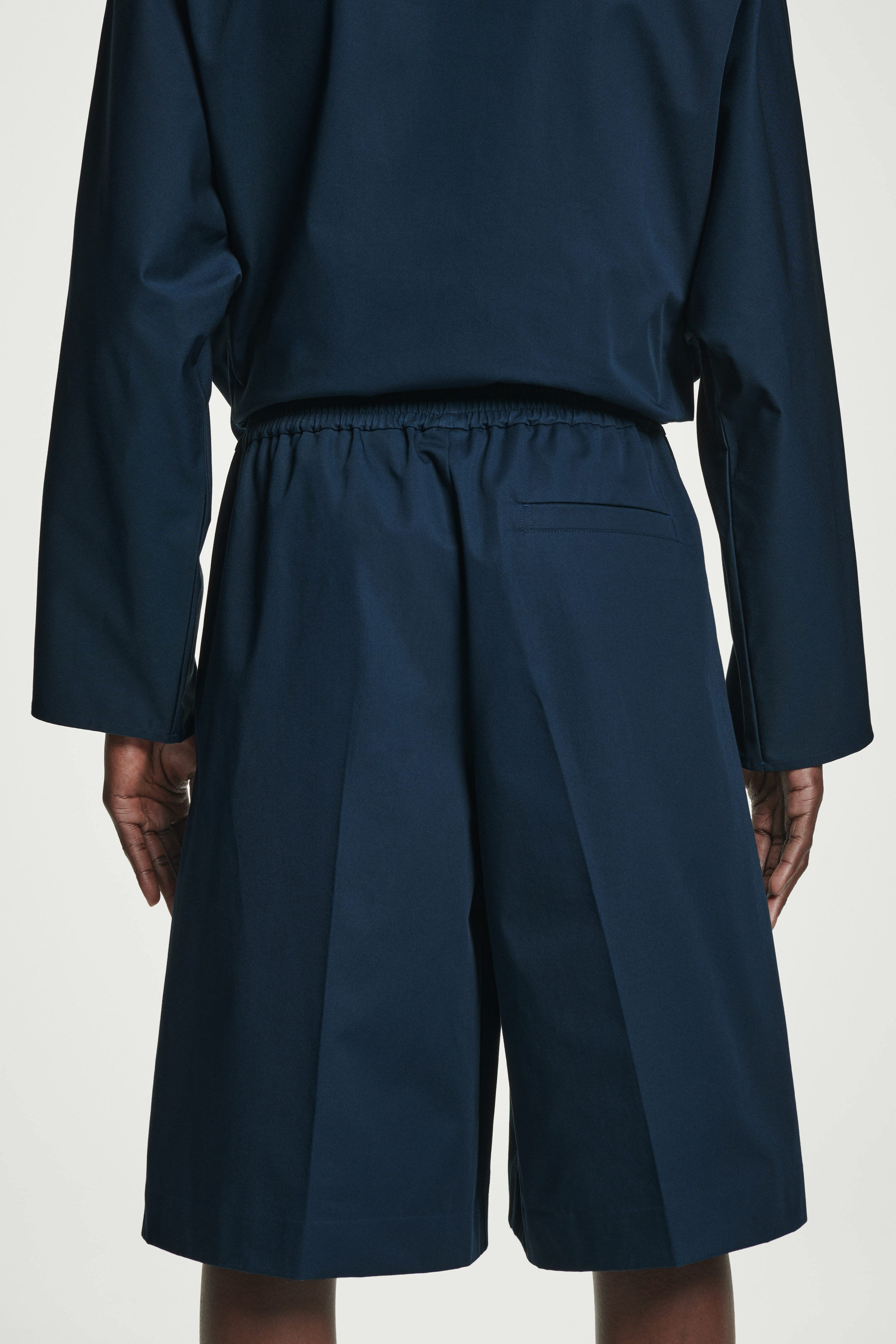 ★MAINBOOTH★(M)University Oversized Shorts(NAVY)★正規品 OVERSIZED ELASTICATED WIDE-LEG SHORTS - NAVY | COS