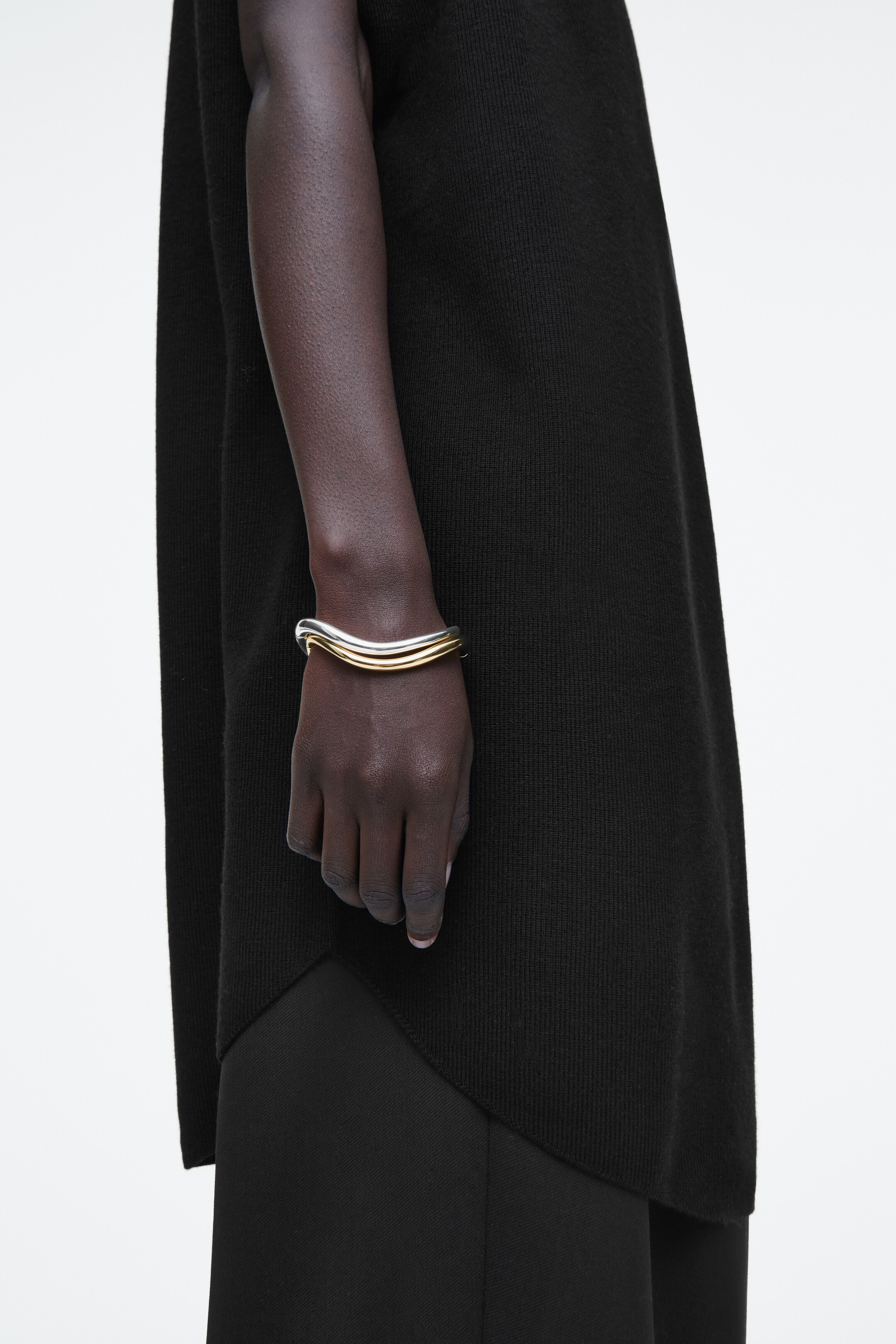 Visualizza immagine più grande: BRACCIALE RIGIDO CURVO CON CHIUSURA A CERNIERA - ARGENTO - DONNA | H&M IT 2