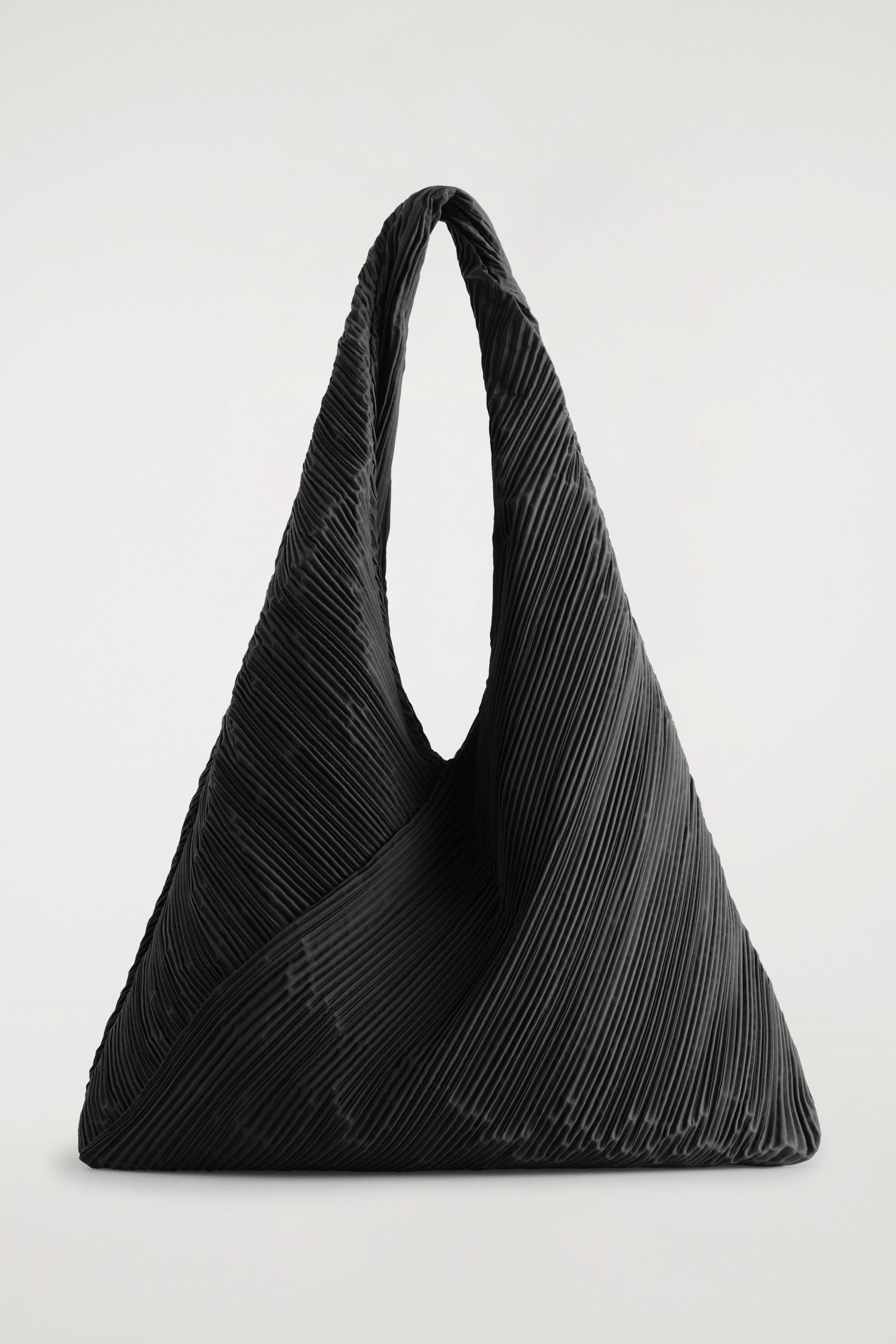 SCULPTURAL SHOULDER BAG – PLEATED - BLACK | COS