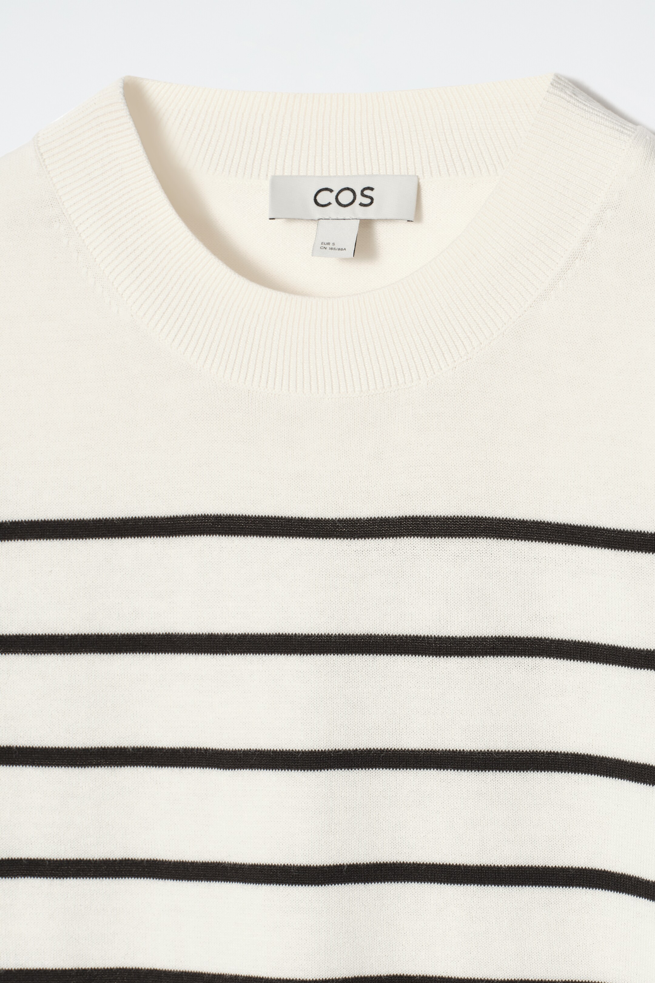 Ver imagen más grande: CAMISETA DE PUNTO REGULAR FIT - BLANCO ROTO/A RAYAS - MUJER | H&M ES 7