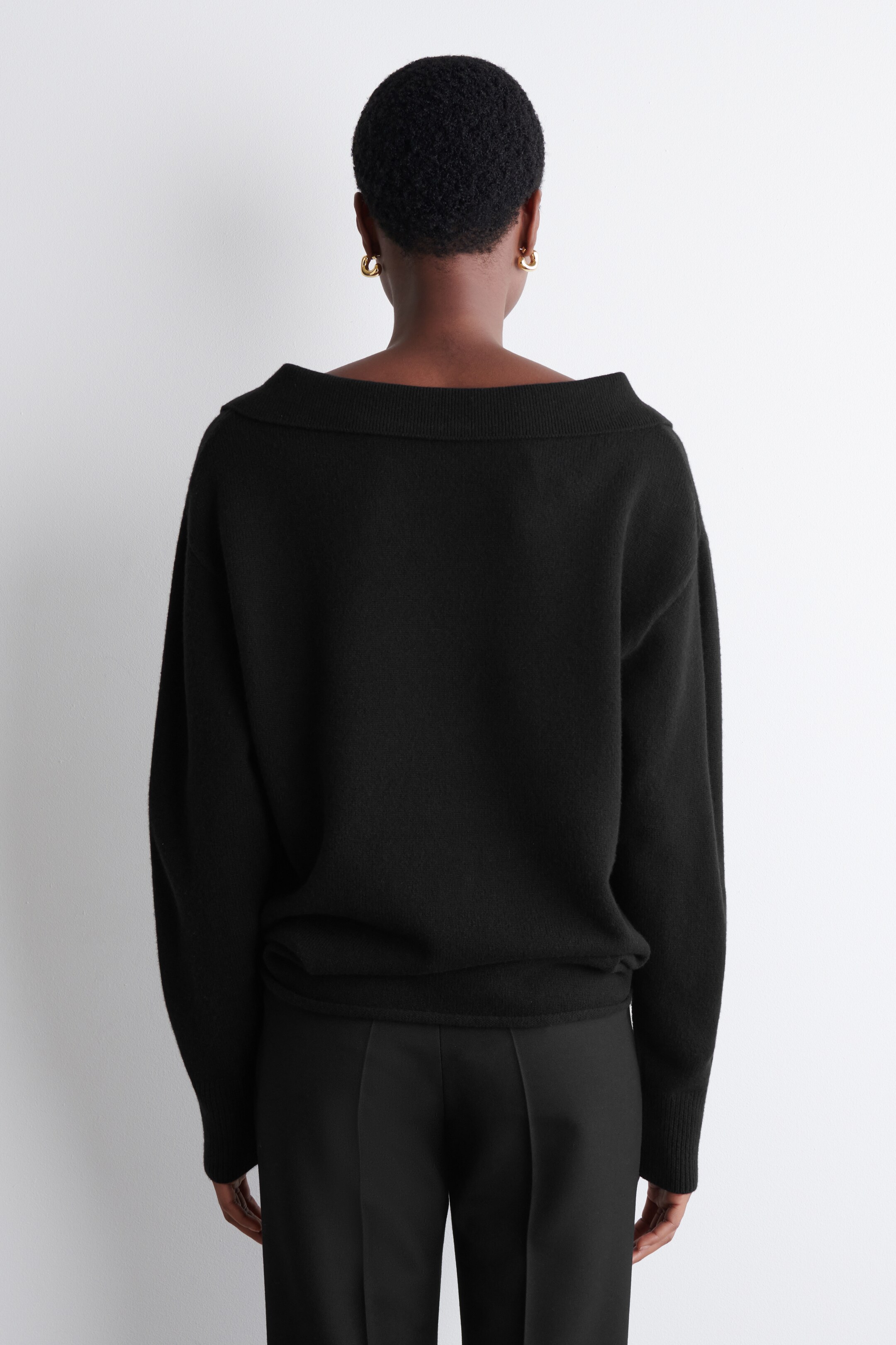 Visa större bild: TRÖJA I MERINOULL MED POLOKRAGE - SVART - DAM | H&M SE 4