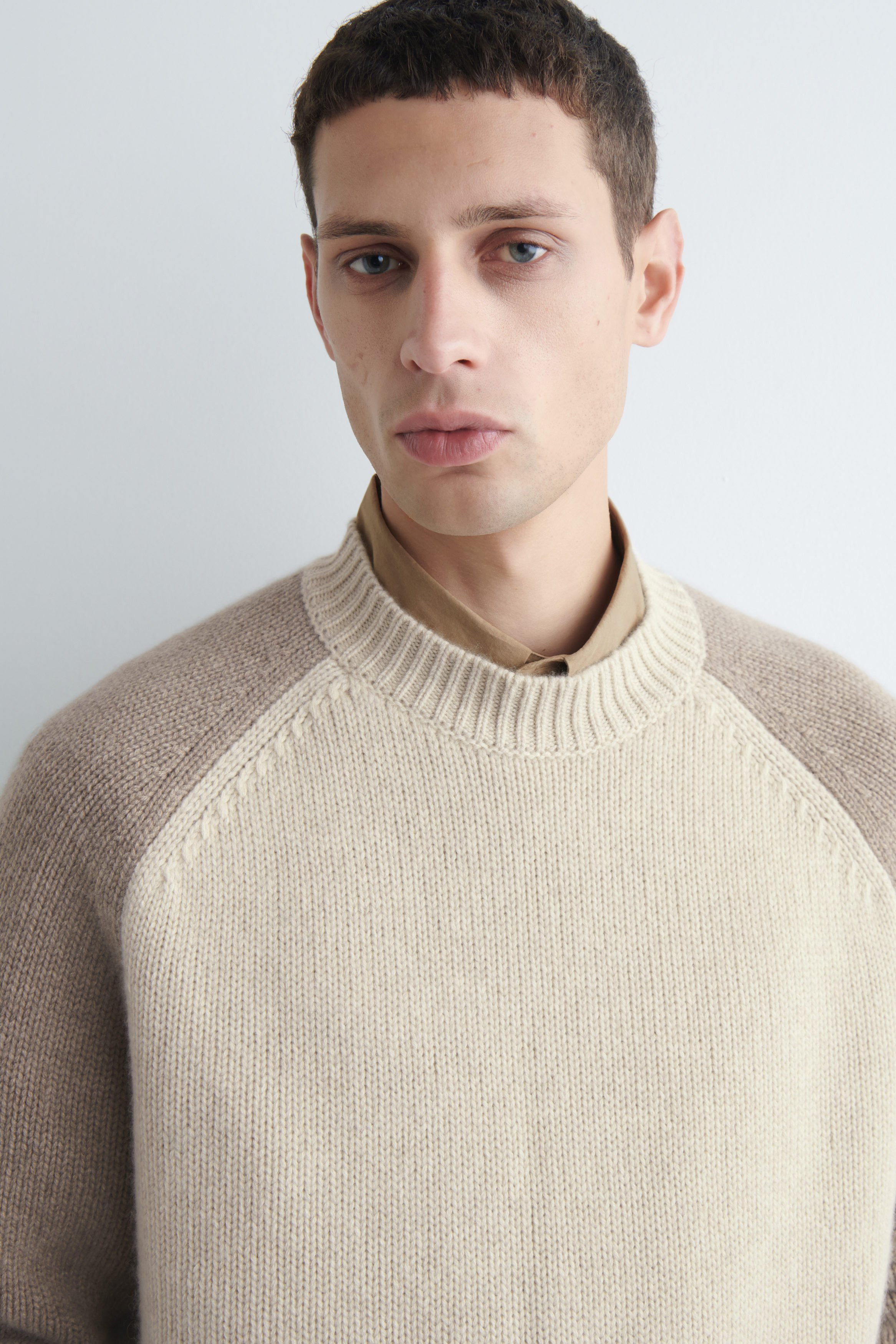 COLOUR-BLOCK CASHMERE SWEATER - BEIGE / TAUPE | COS US
