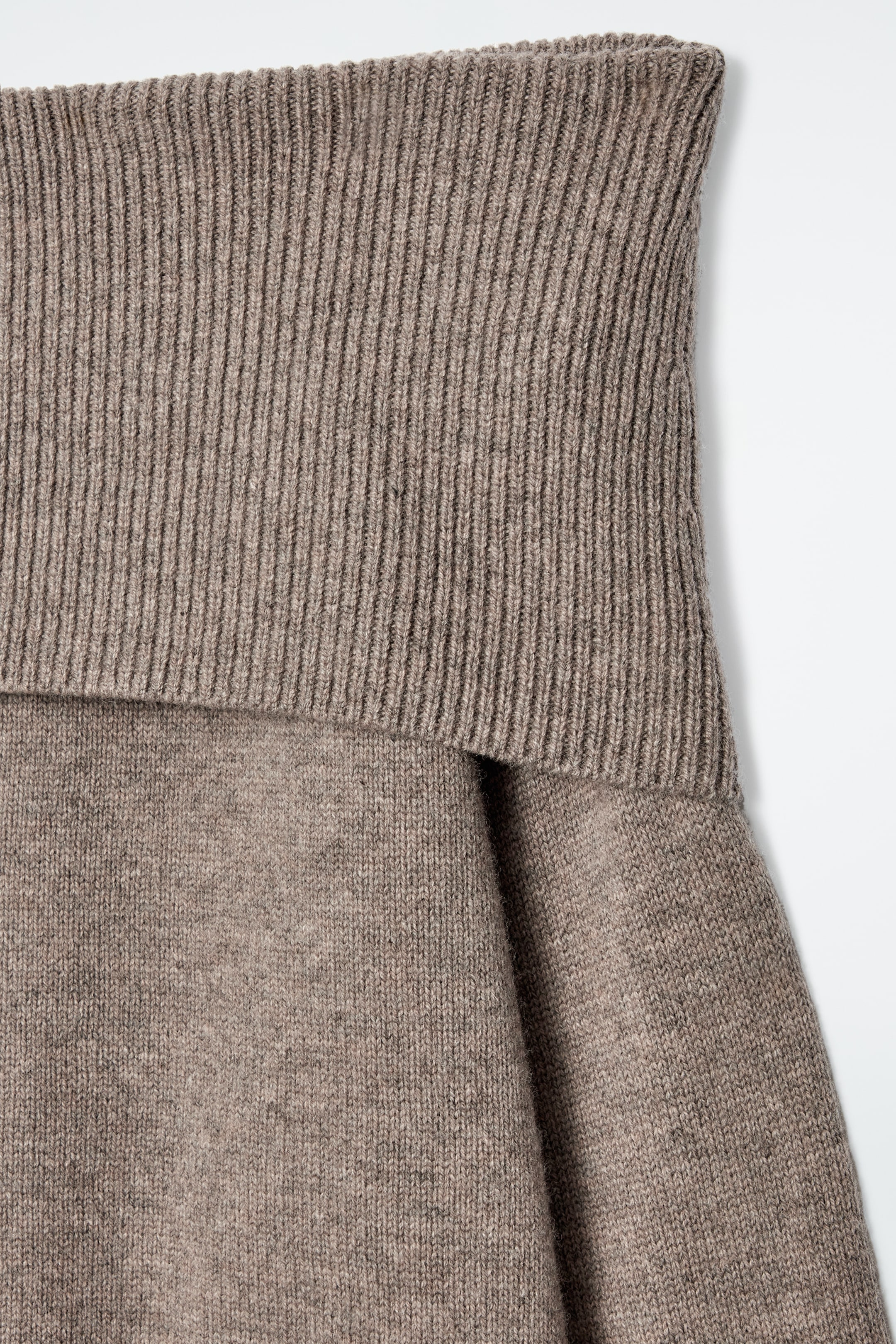 Größeres Bild ansehen: SCHULTERFREIER PULLOVER AUS MERINOWOLLE - BRAUN - Ladies | H&M DE 7