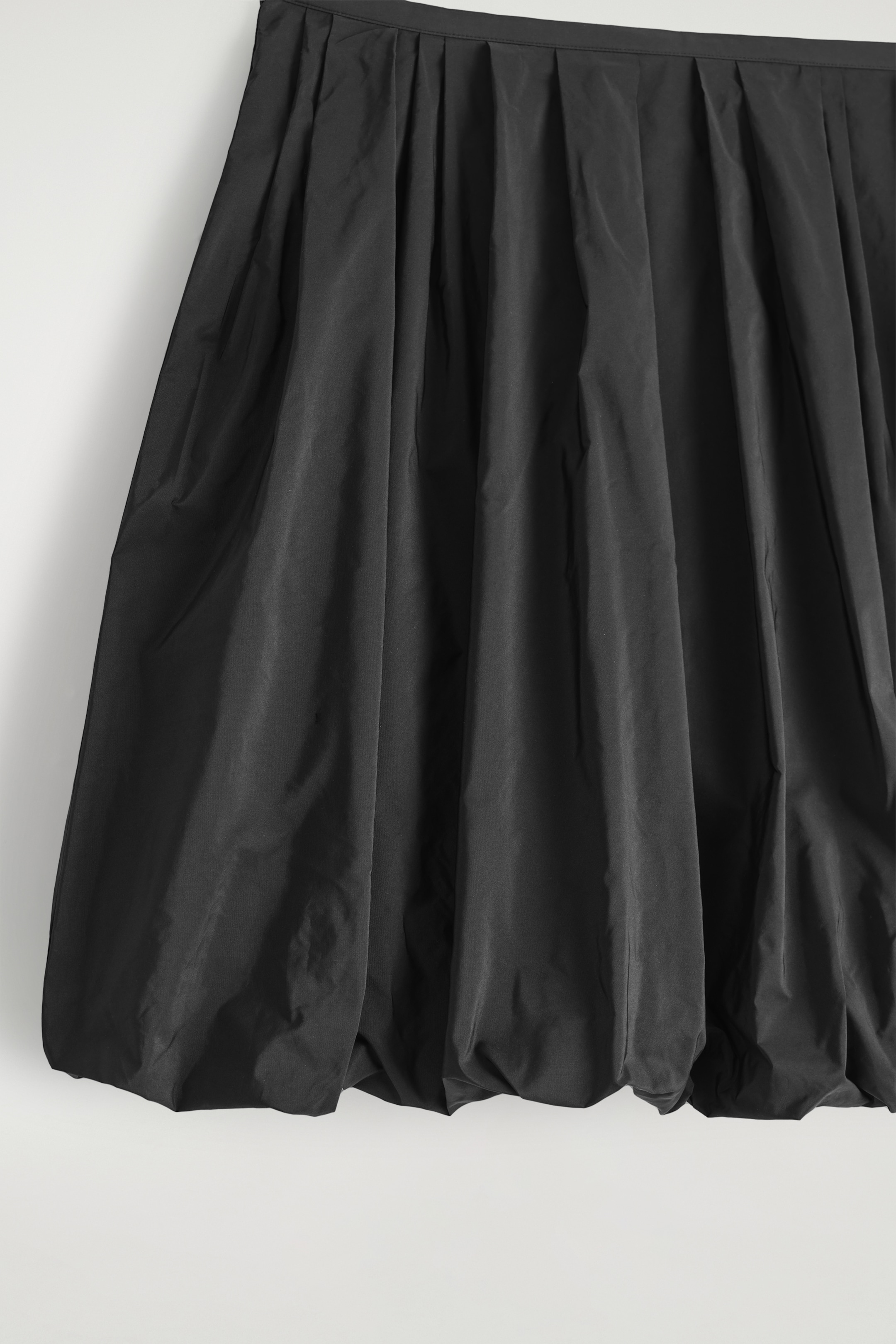 Grösseres Bild ansehen: MINIROCK MIT BUBBLE-SAUM - SCHWARZ - DAMEN | H&M CH 5